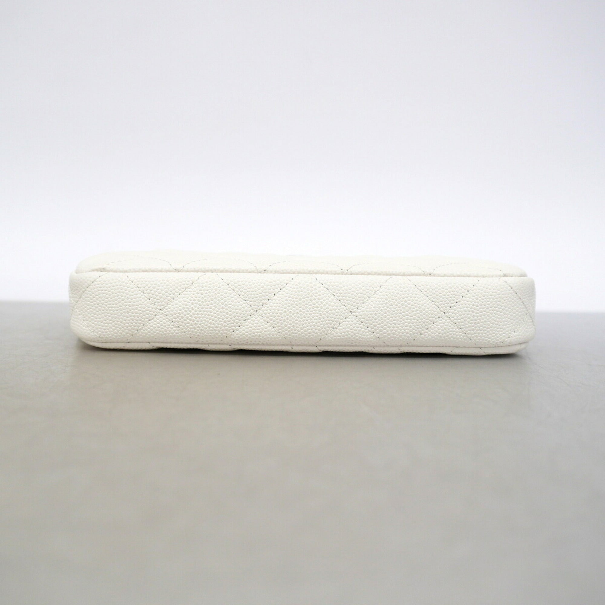Chanel White Grained Calfskin Shoulder Bag (Pre-Owned)