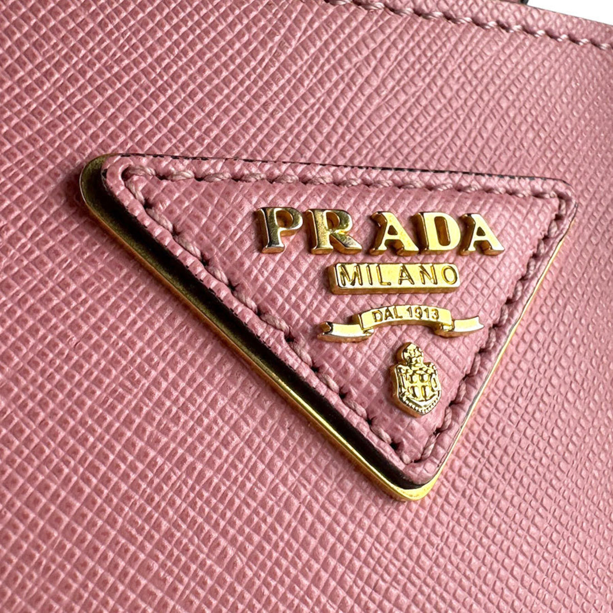 Prada Pink Leather Handbag (Pre-Owned)