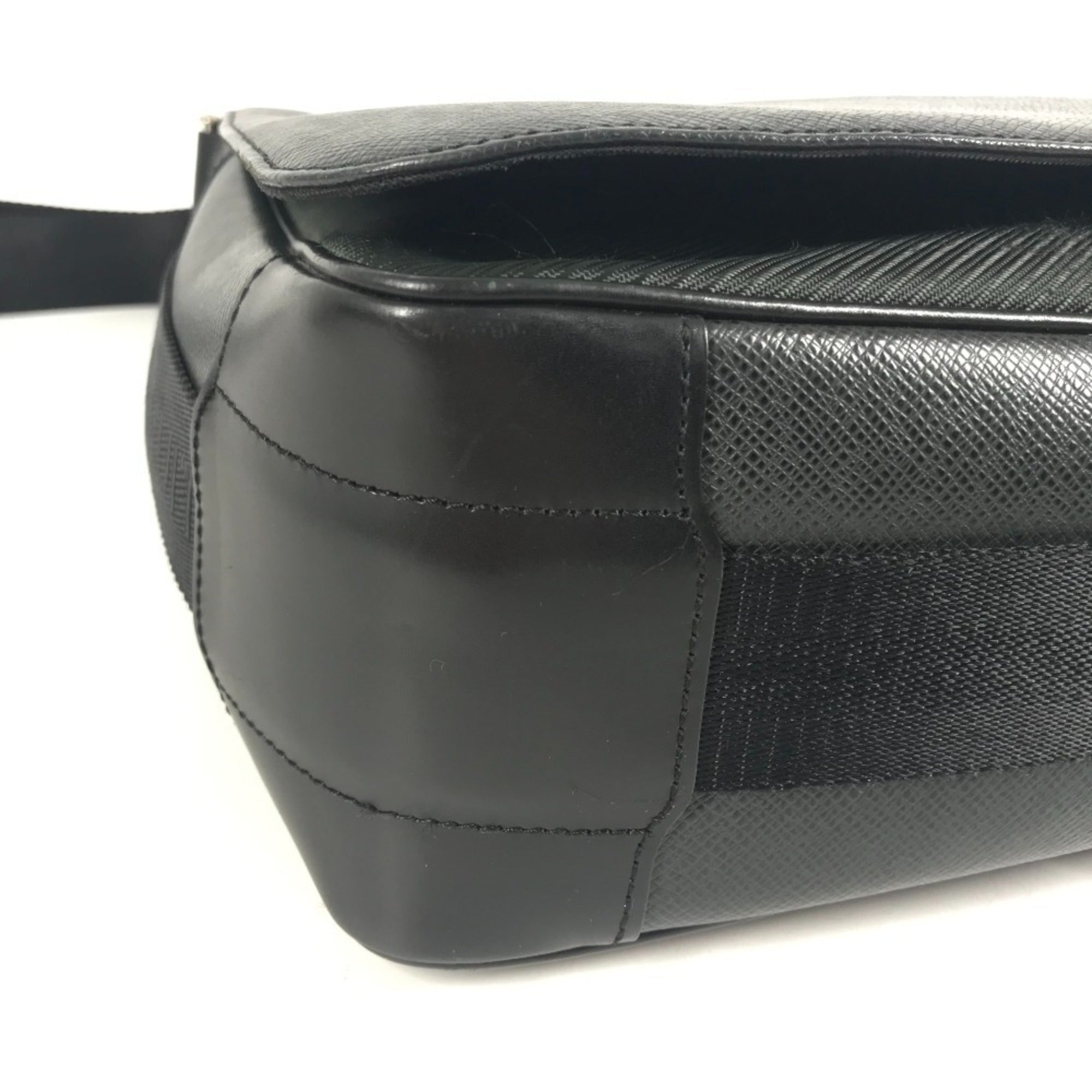 Louis Vuitton Black Khaki Taiga Leather Messenger Bag Shoulder Bag (Pre-Owned)
