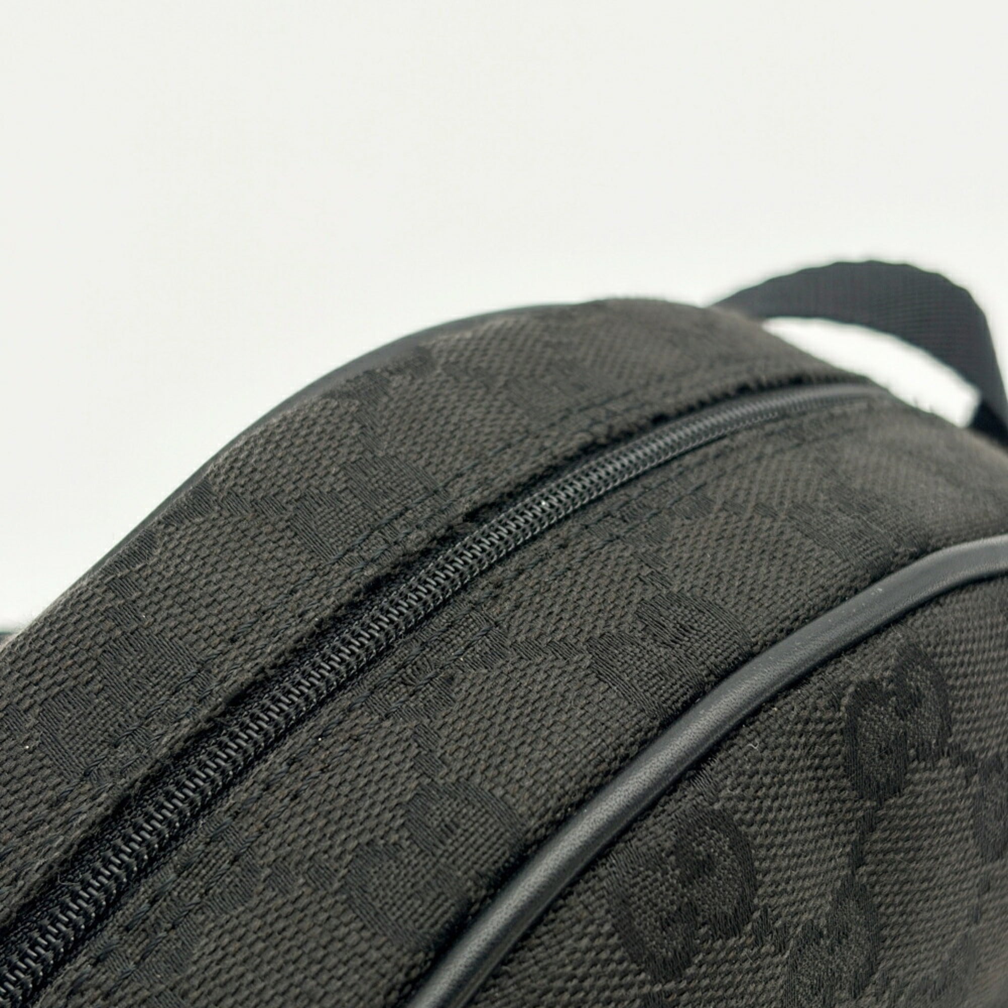 Gucci Black Gg Canvas Pouch (Pre-Owned)