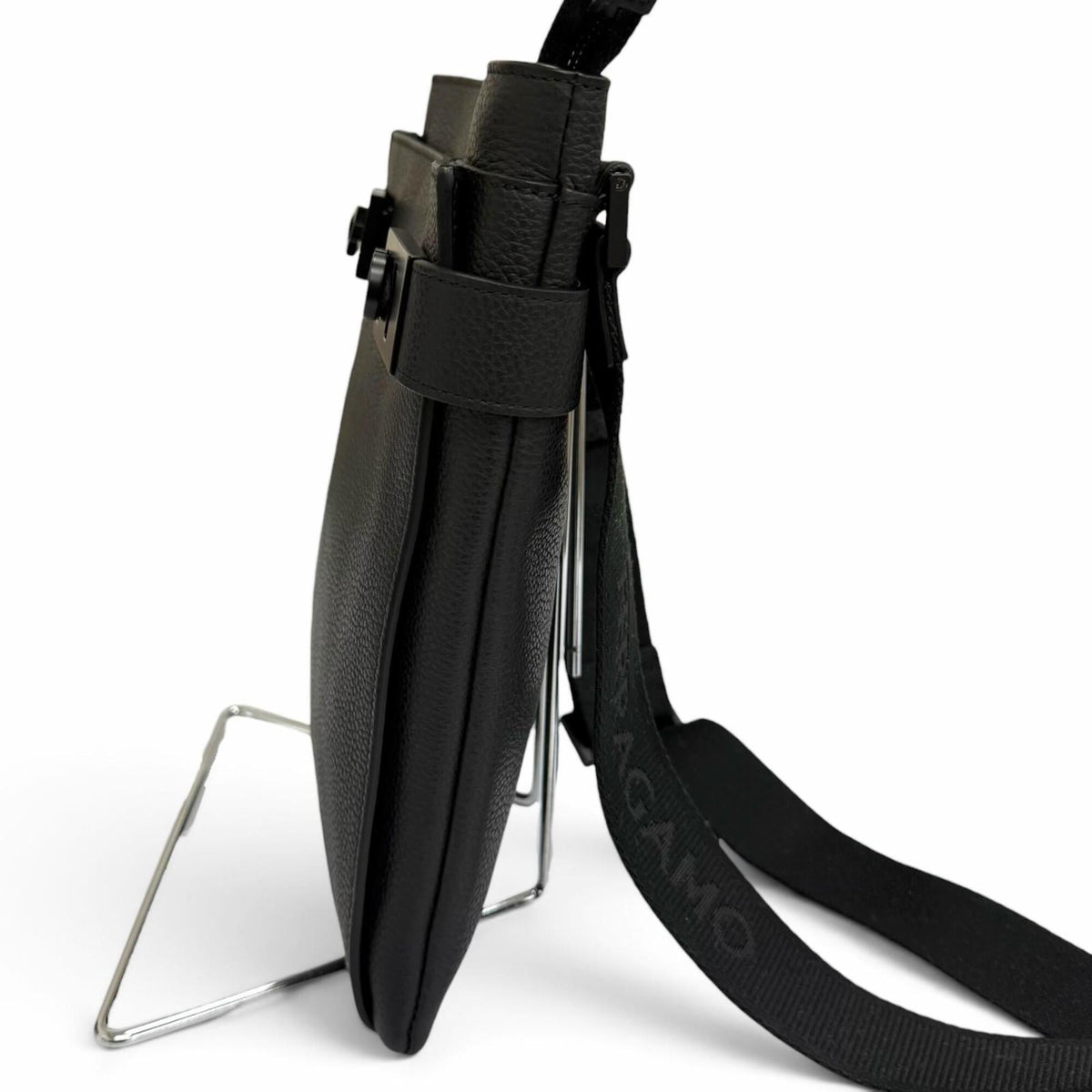 Salvatore Ferragamo Black Leather Crossbody Bag Shoulder Bag (Pre-Owned)