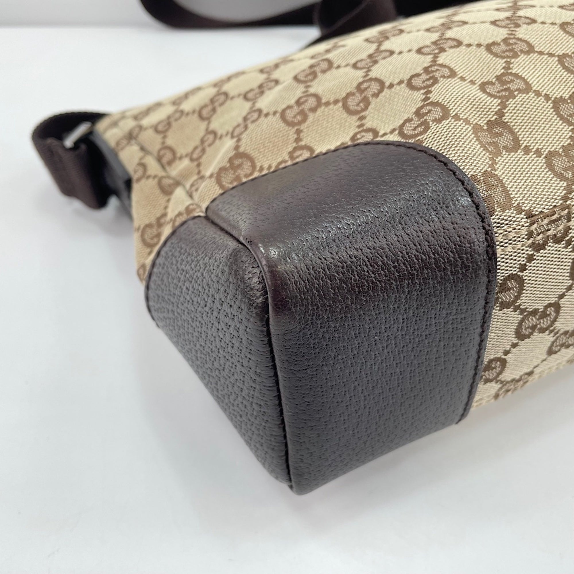 Gucci Beige Shoulder Bag (Pre-Owned)