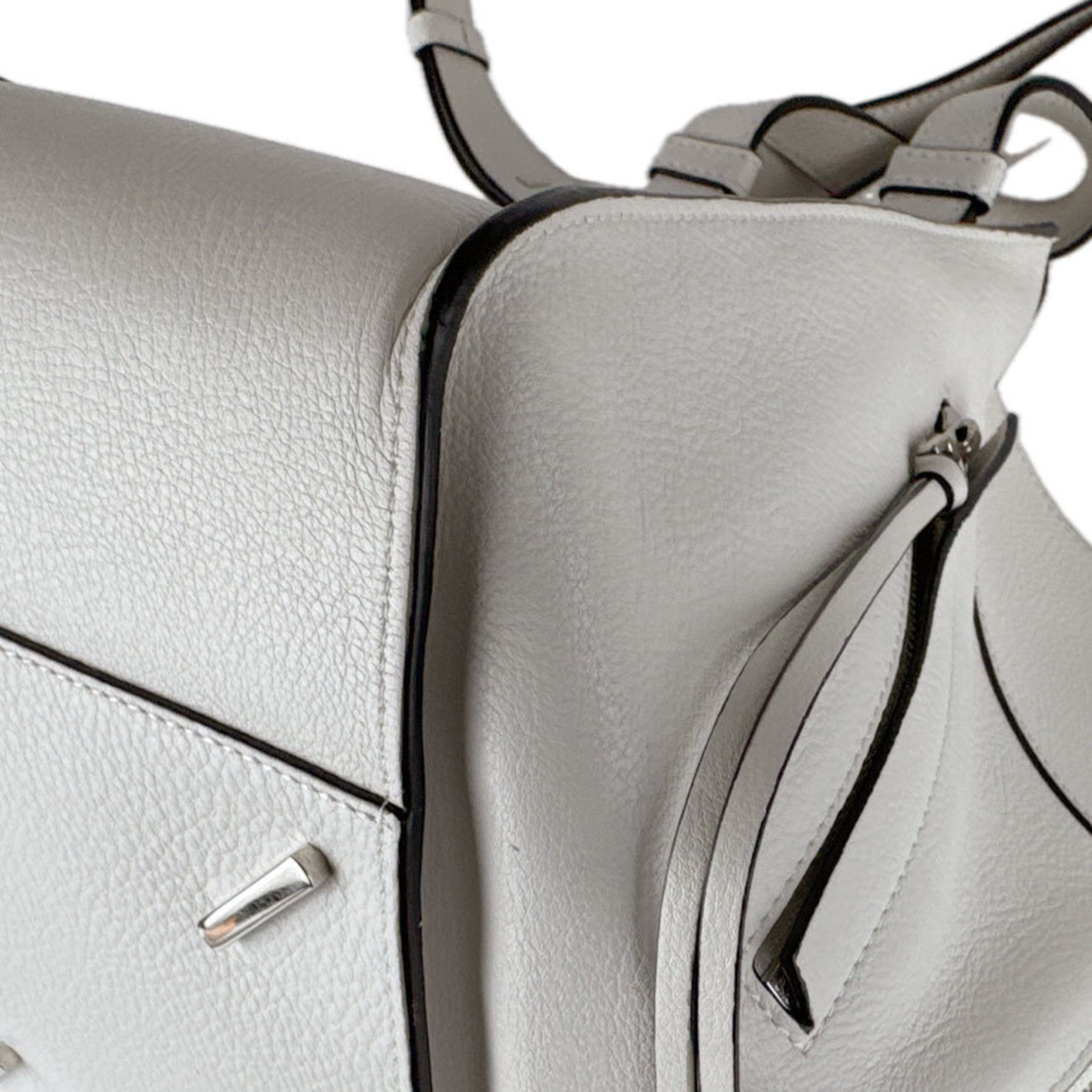 Loewe White Leather Handbag Shoulder Bag (Pre-Owned)