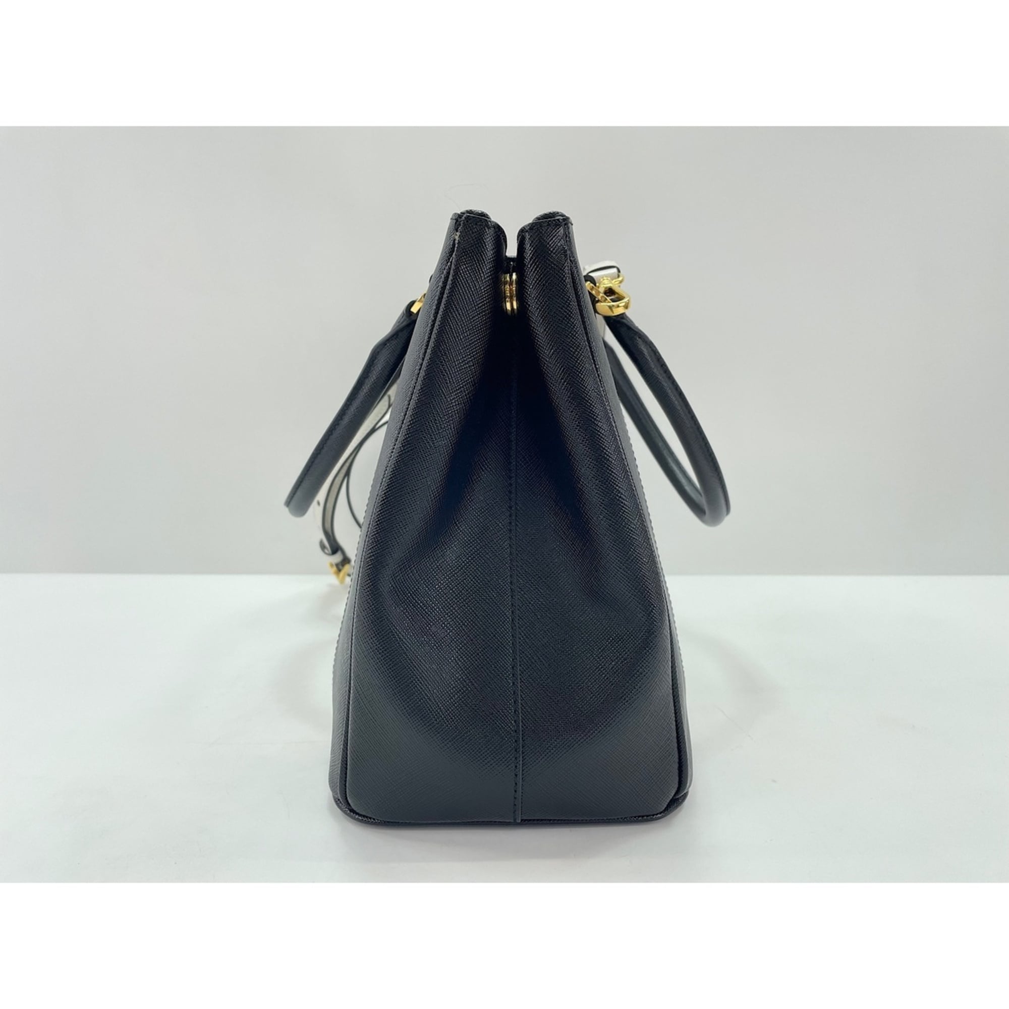 Prada White Leather Handbag (Pre-Owned)