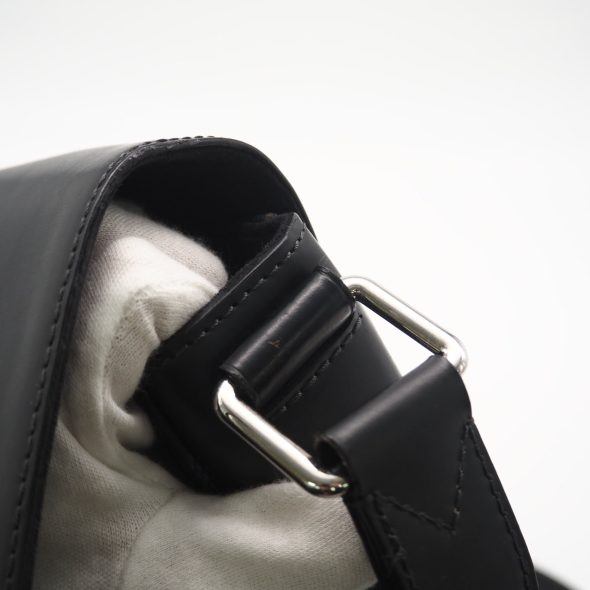 Louis Vuitton Black Gray Leather Shoulder Bag (Pre-Owned)