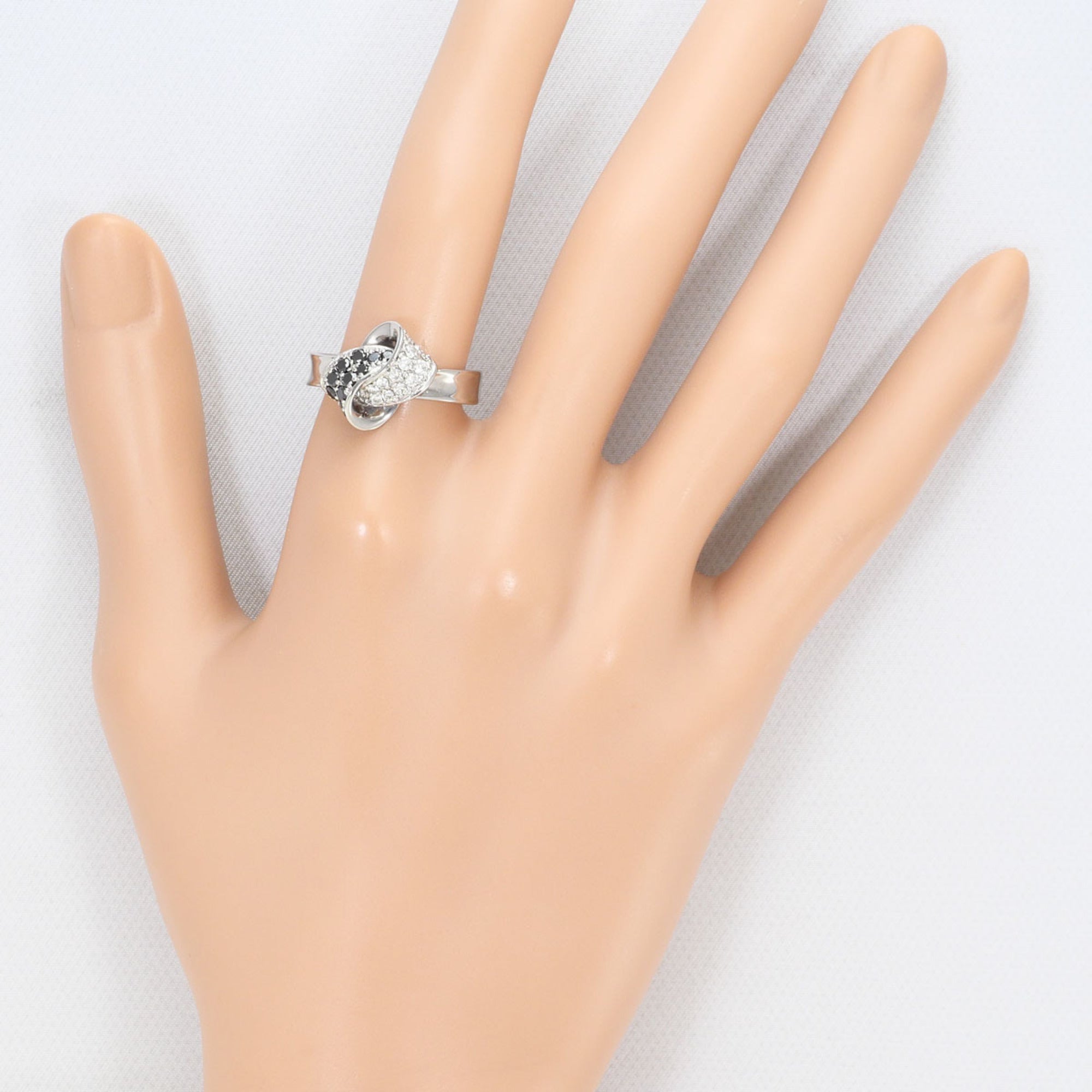 Unbranded Black White Gold White Gold (18K) Band Ring (Pre-Owned)