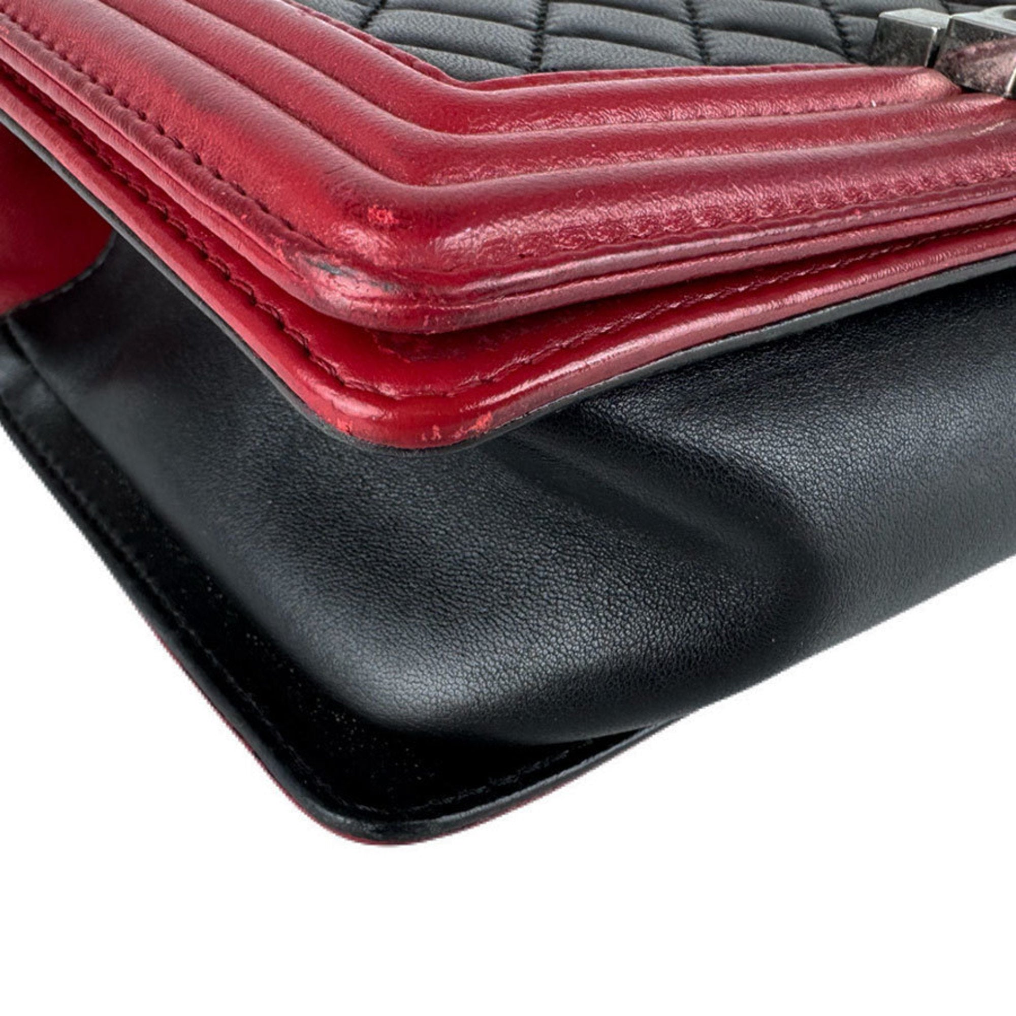 Chanel Black Red Color Leather Shoulder Bag (Pre-Owned)