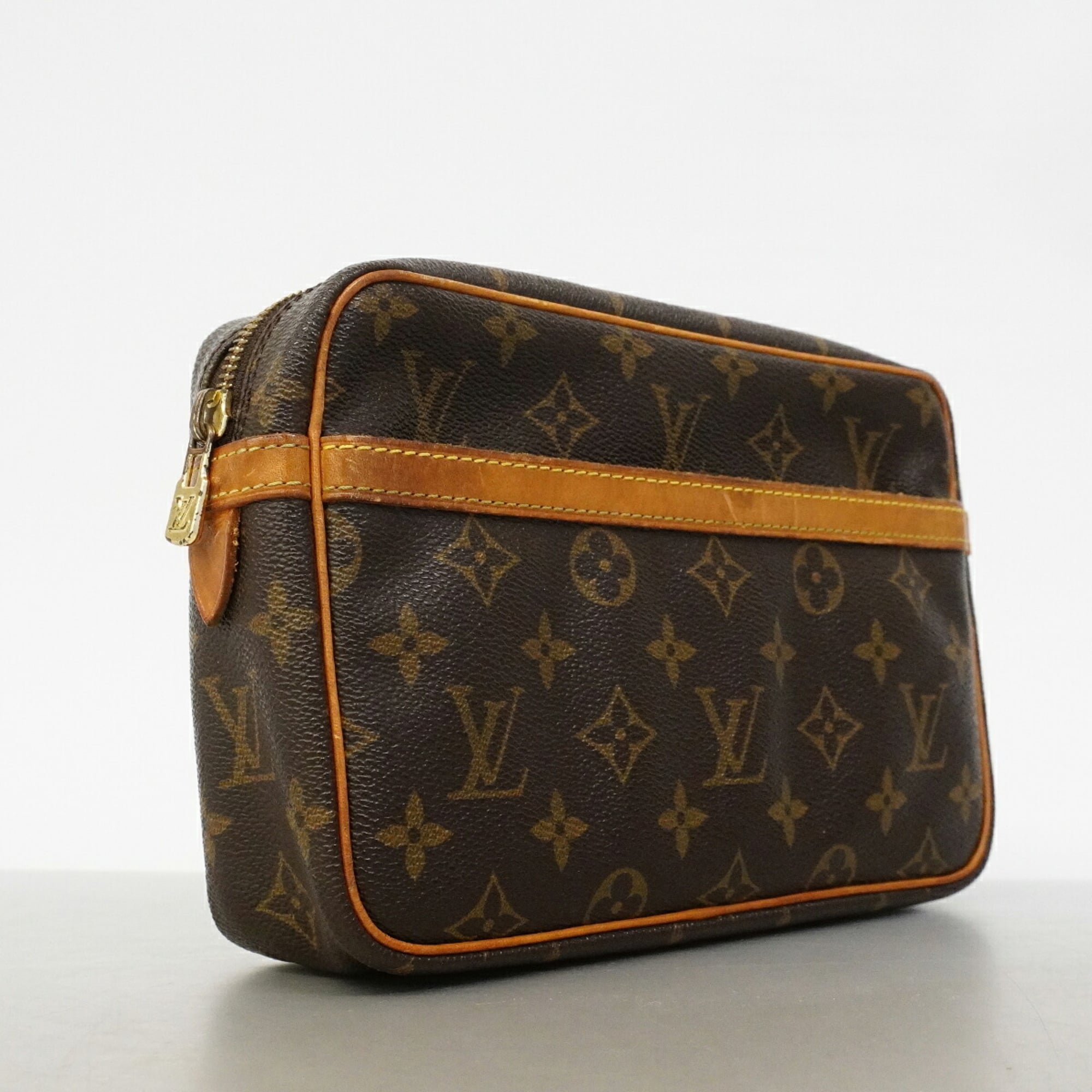 Louis Vuitton Brown Clutch Bag (Pre-Owned)