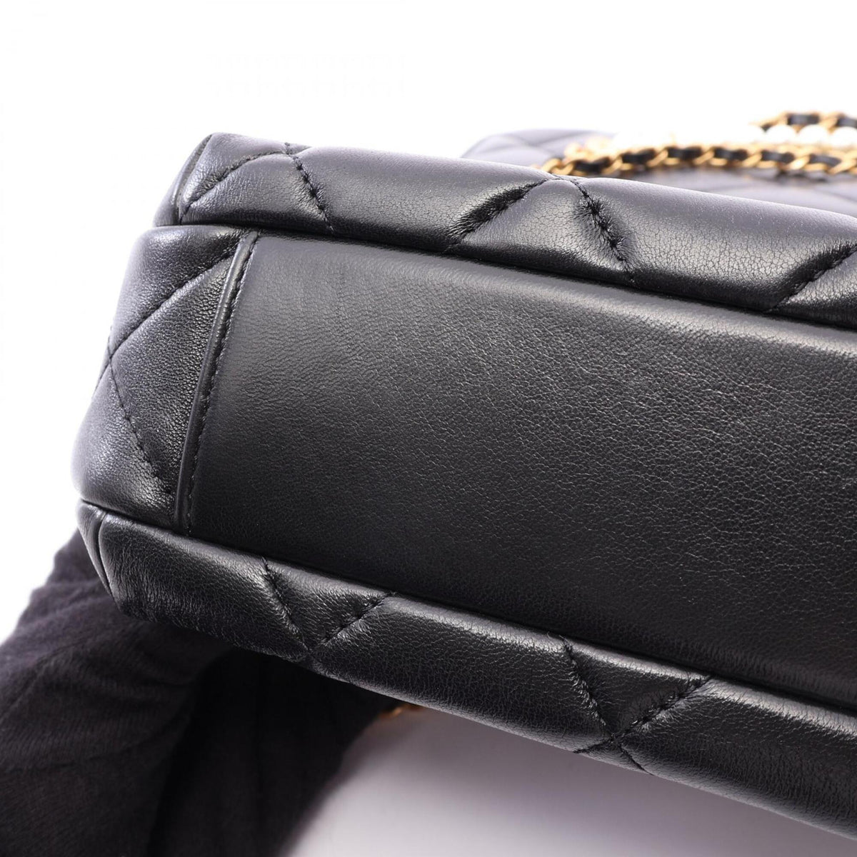 Chanel Black Leather Handbag Shoulder Bag (Pre-Owned)