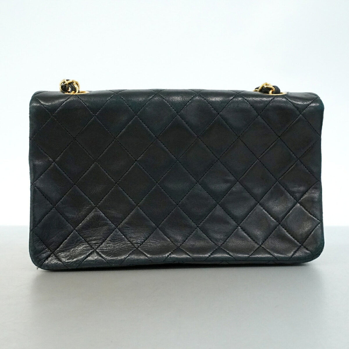 Chanel Black Leather Shoulder Bag (Pre-Owned)