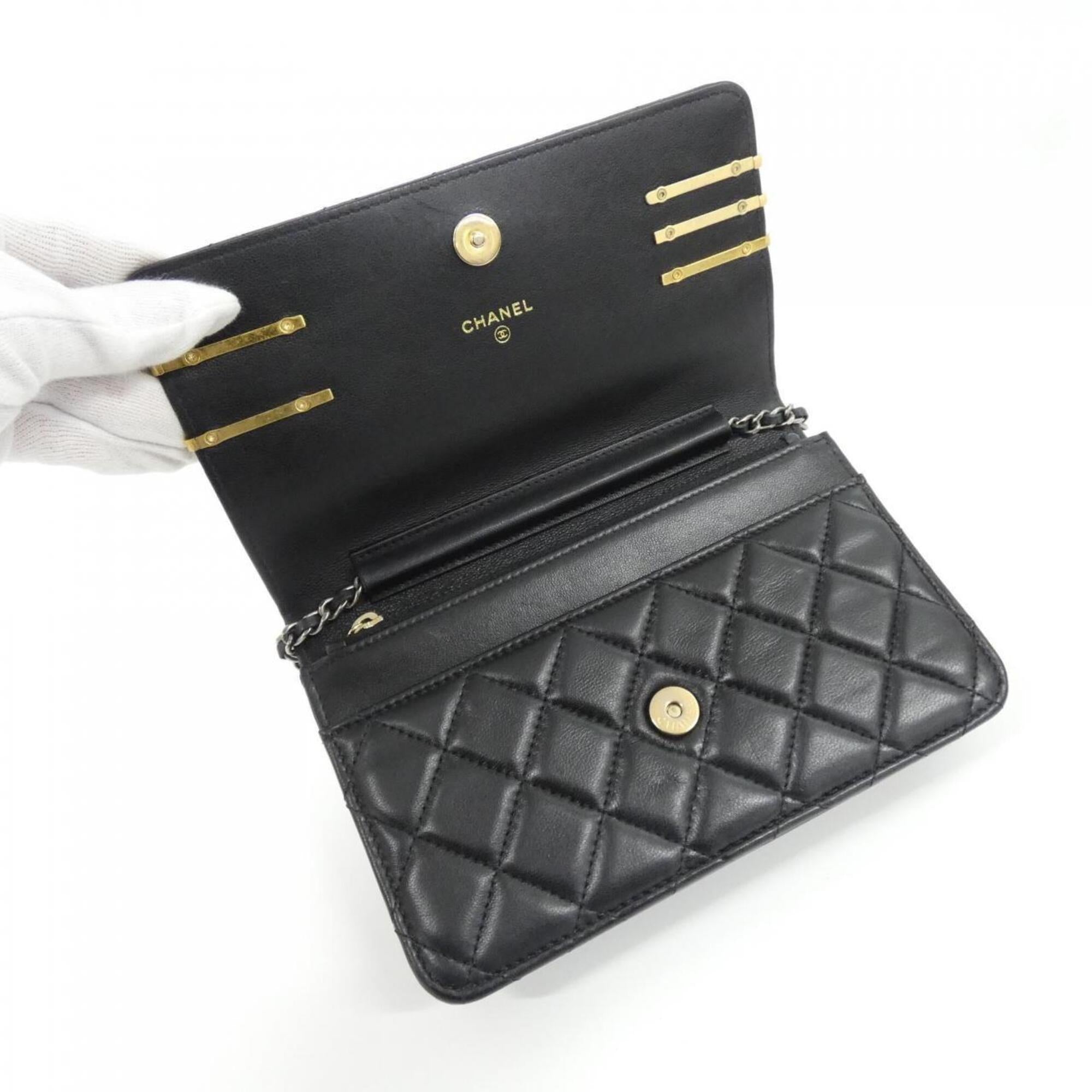 Chanel Black Artificial Pearl Leather Chain/Shoulder Wallet (Pre-Owned)