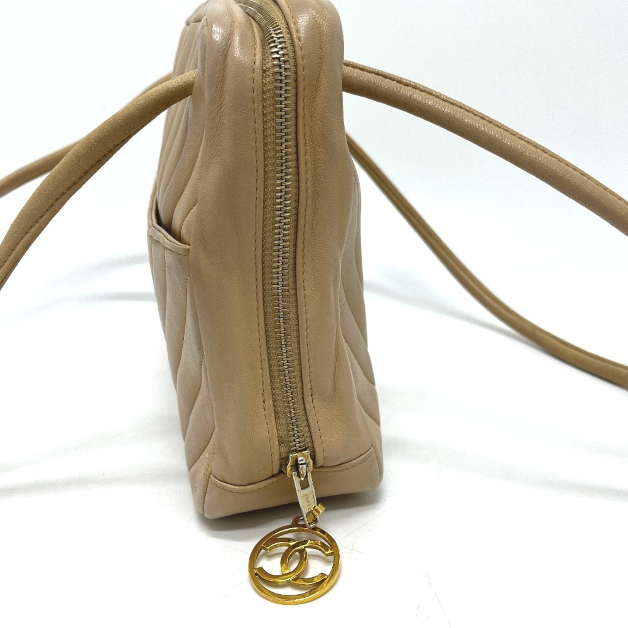 Chanel Beige Leather Handbag Shoulder Bag (Pre-Owned)