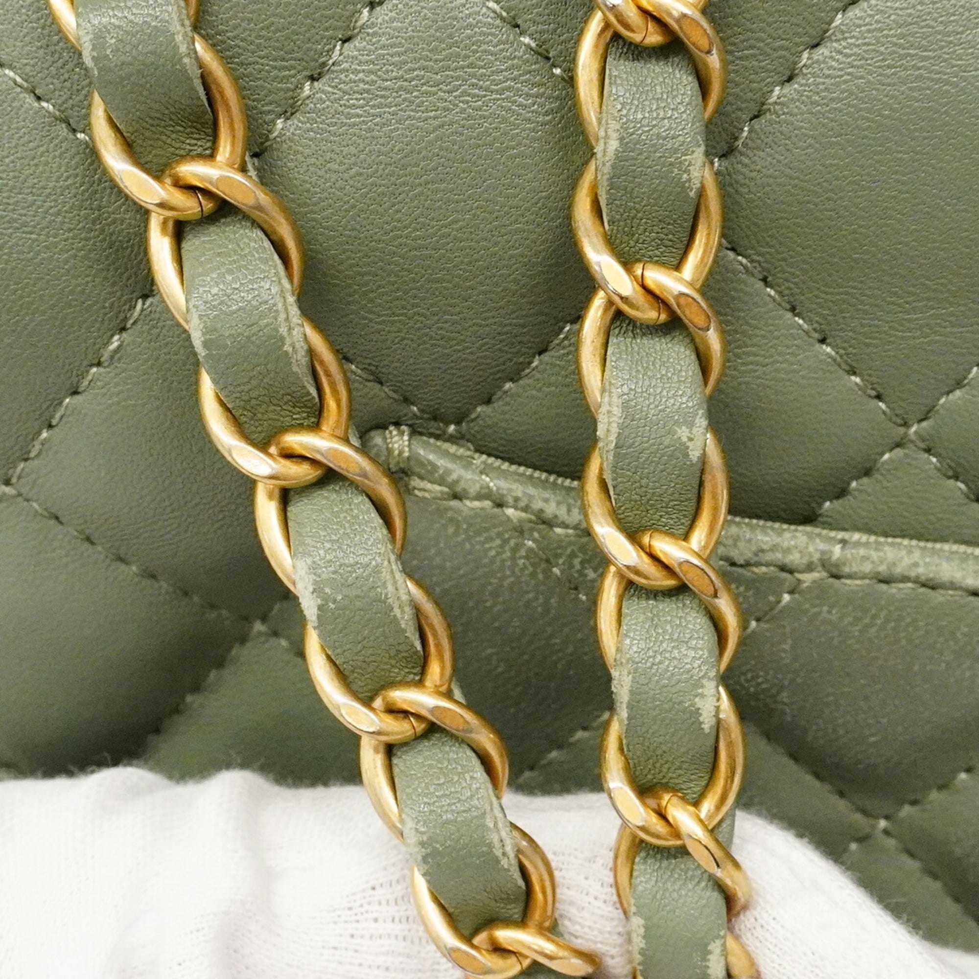 Chanel Green Leather Shoulder Bag (Pre-Owned)
