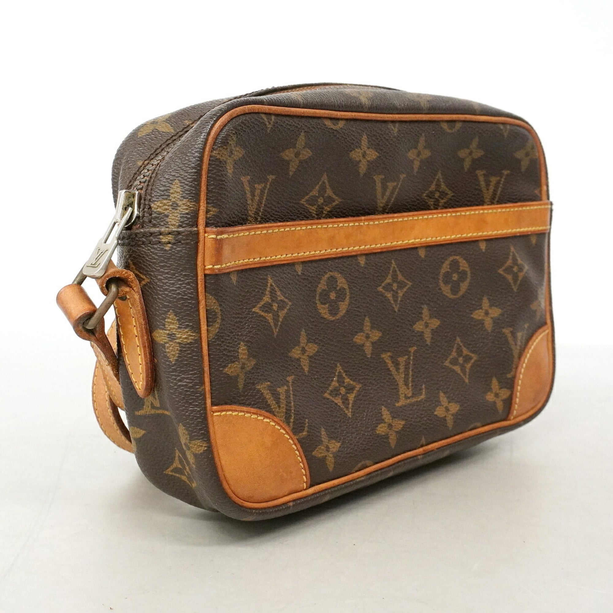 Louis Vuitton Brown Shoulder Bag (Pre-Owned)