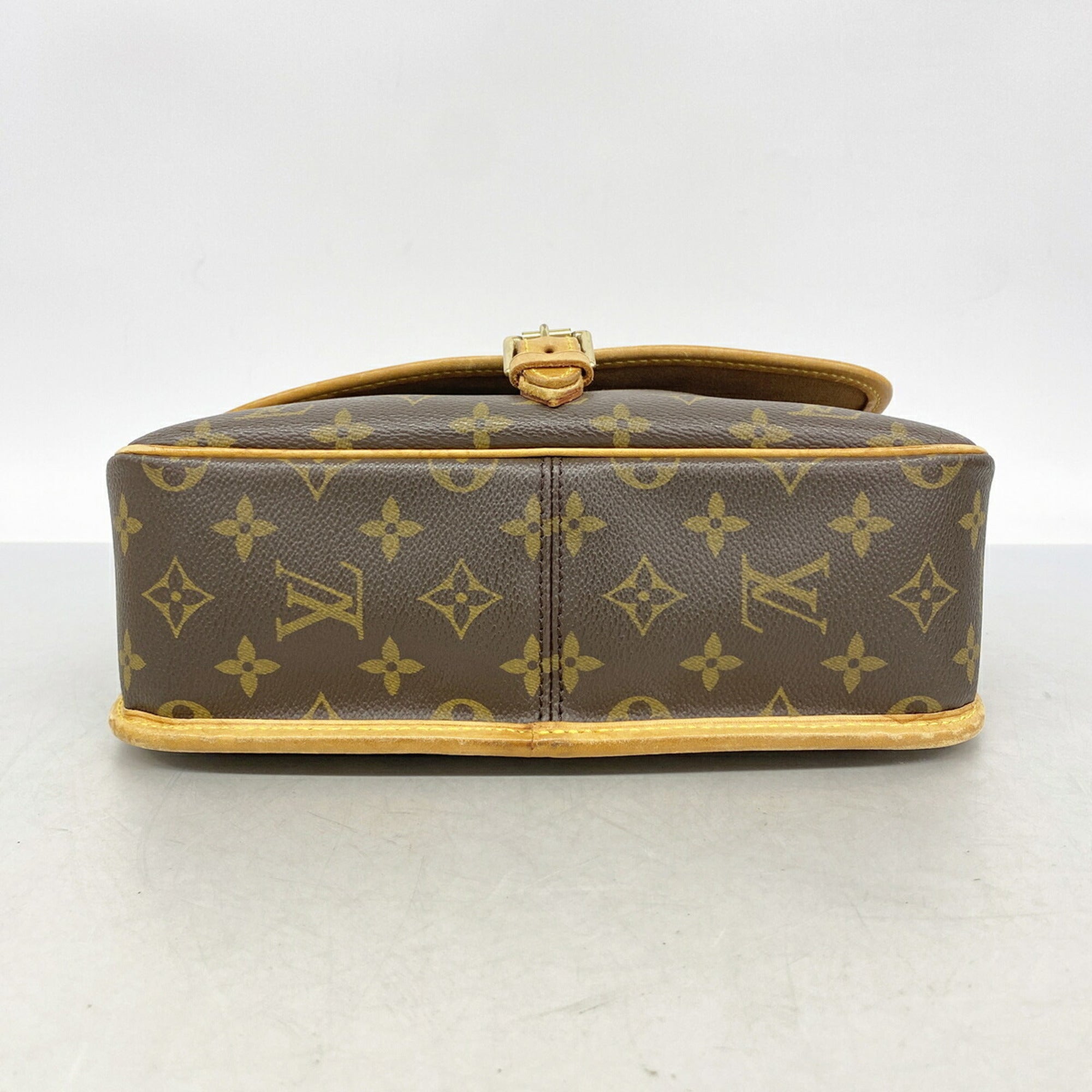 Louis Vuitton Brown Shoulder Bag (Pre-Owned)