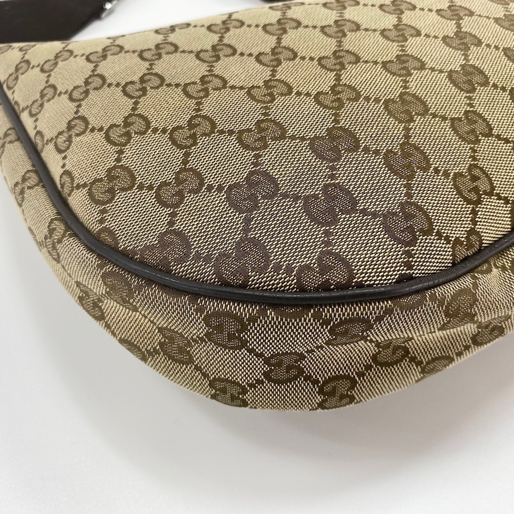 Gucci Beige Shoulder Bag (Pre-Owned)