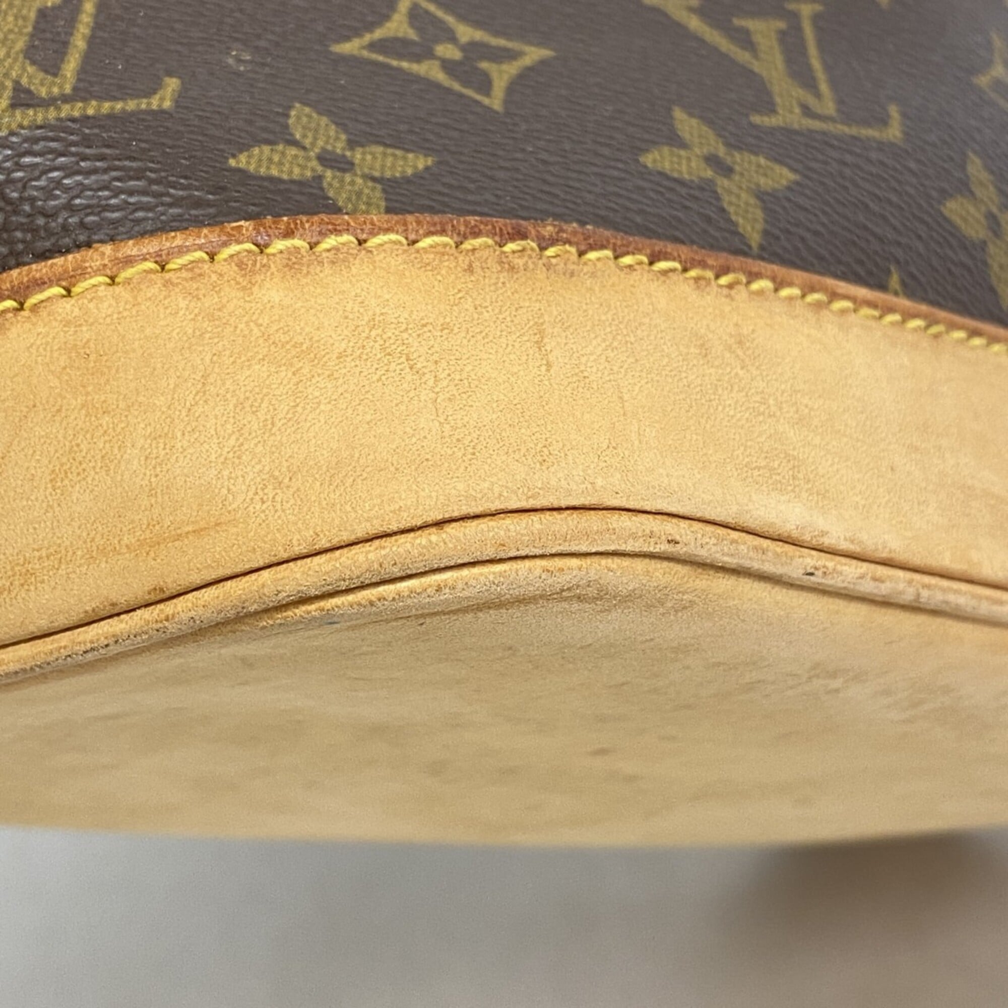 Louis Vuitton Brown Handbag (Pre-Owned)