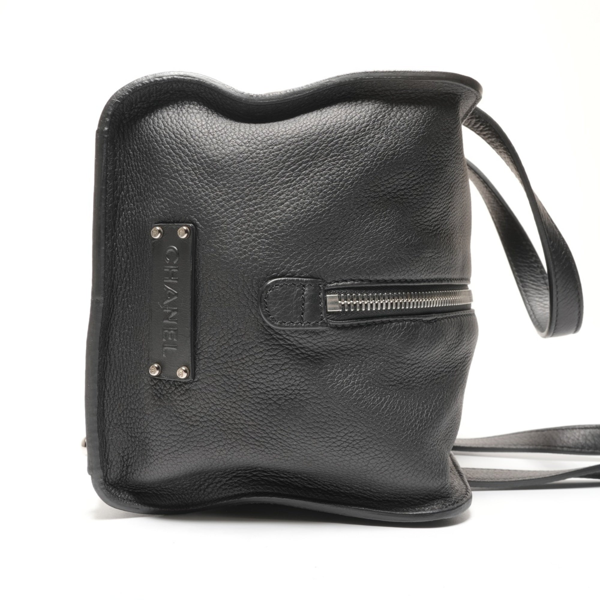 Chanel Black Leather Handbag (Pre-Owned)