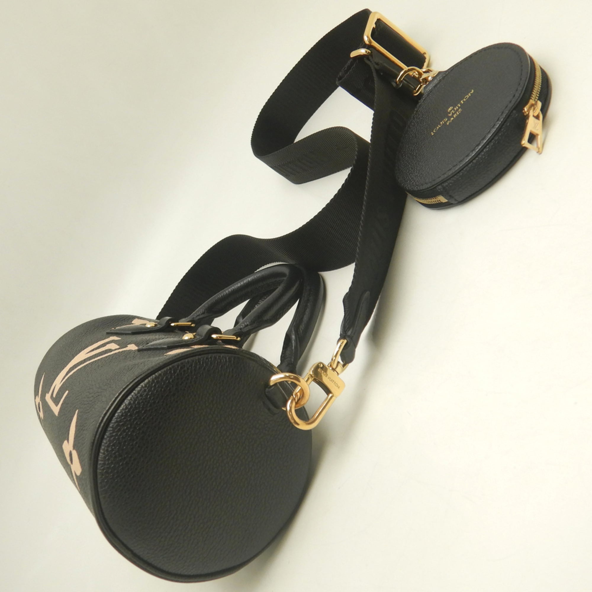 Louis Vuitton Noir Leather Handbag Pouch (Pre-Owned)