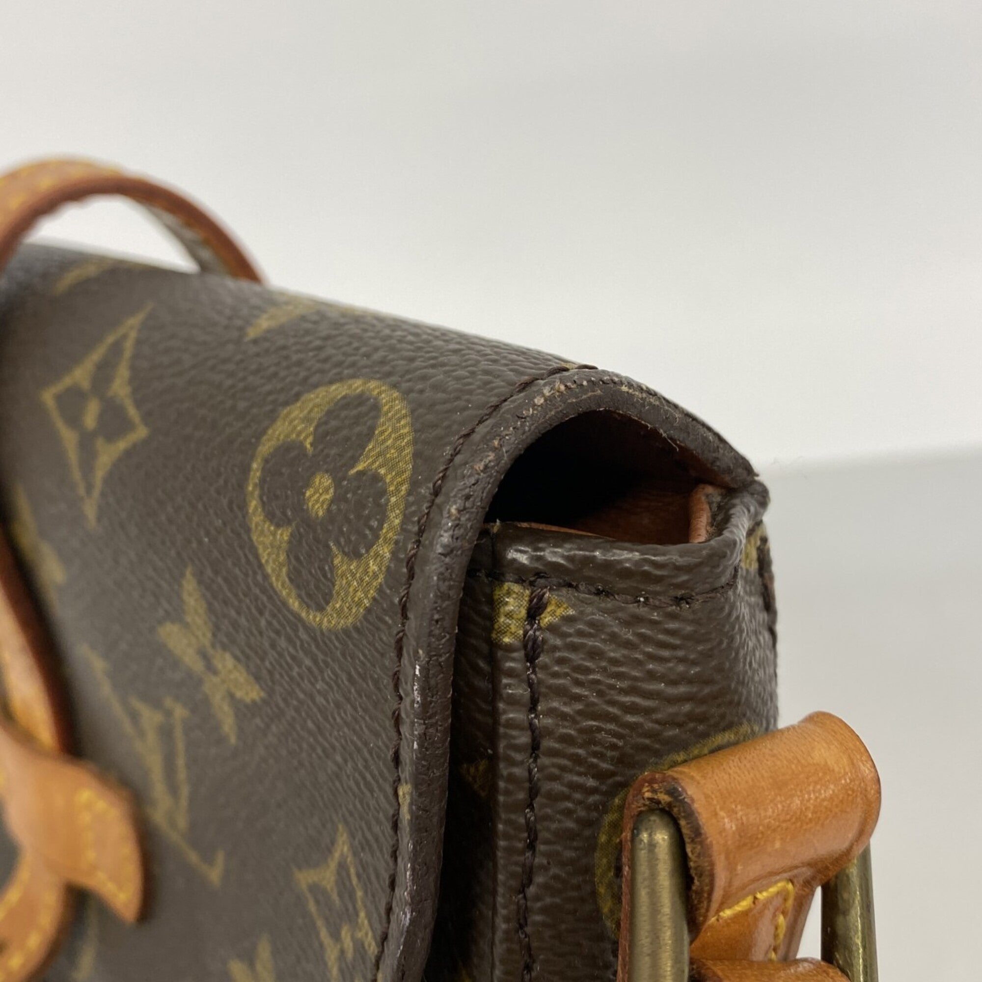 Louis Vuitton Brown Shoulder Bag (Pre-Owned)