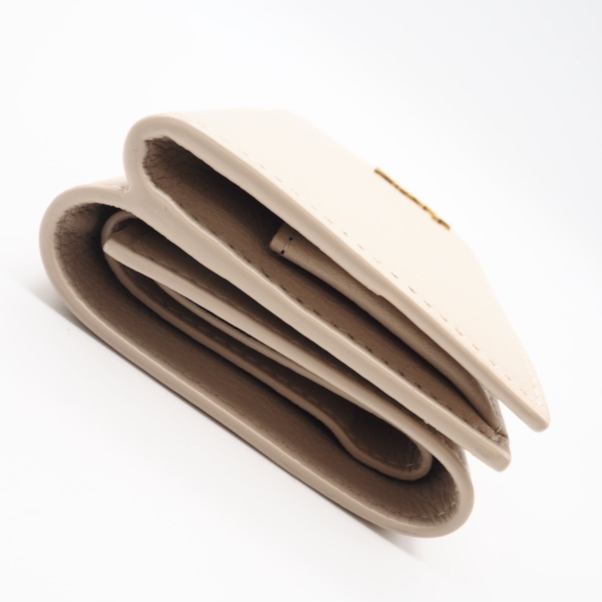 Yves Saint Laurent Beige Leather Wallet (Tri-Fold) (Pre-Owned)