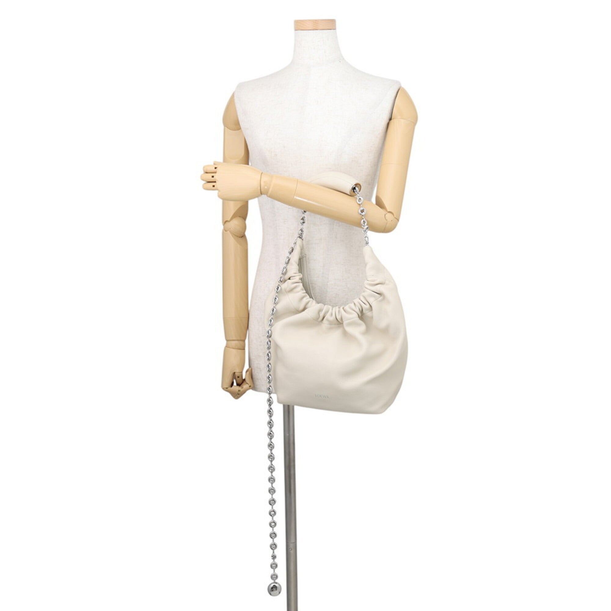 Loewe Ivory Leather Shoulder Bag (Pre-Owned)