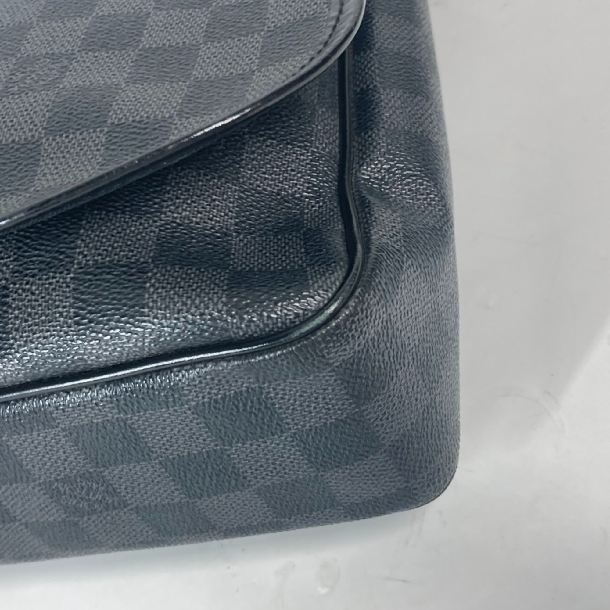 Louis Vuitton Black Damier Graphite Messenger Bag Shoulder Bag (Pre-Owned)