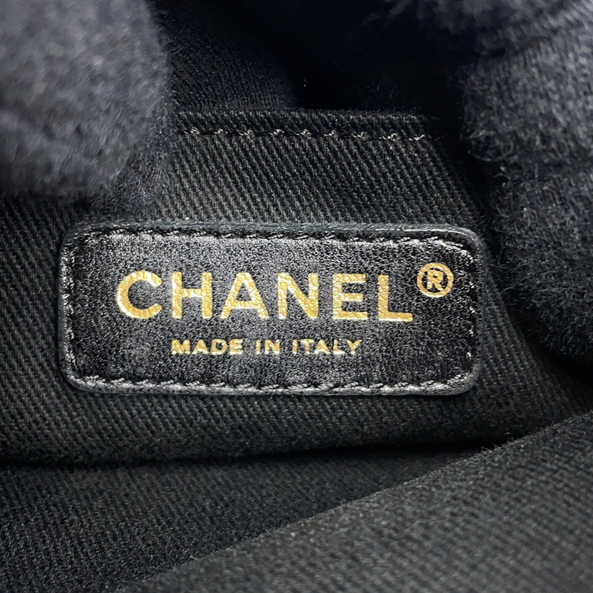 Chanel Black Leather Shoulder Bag (Pre-Owned)