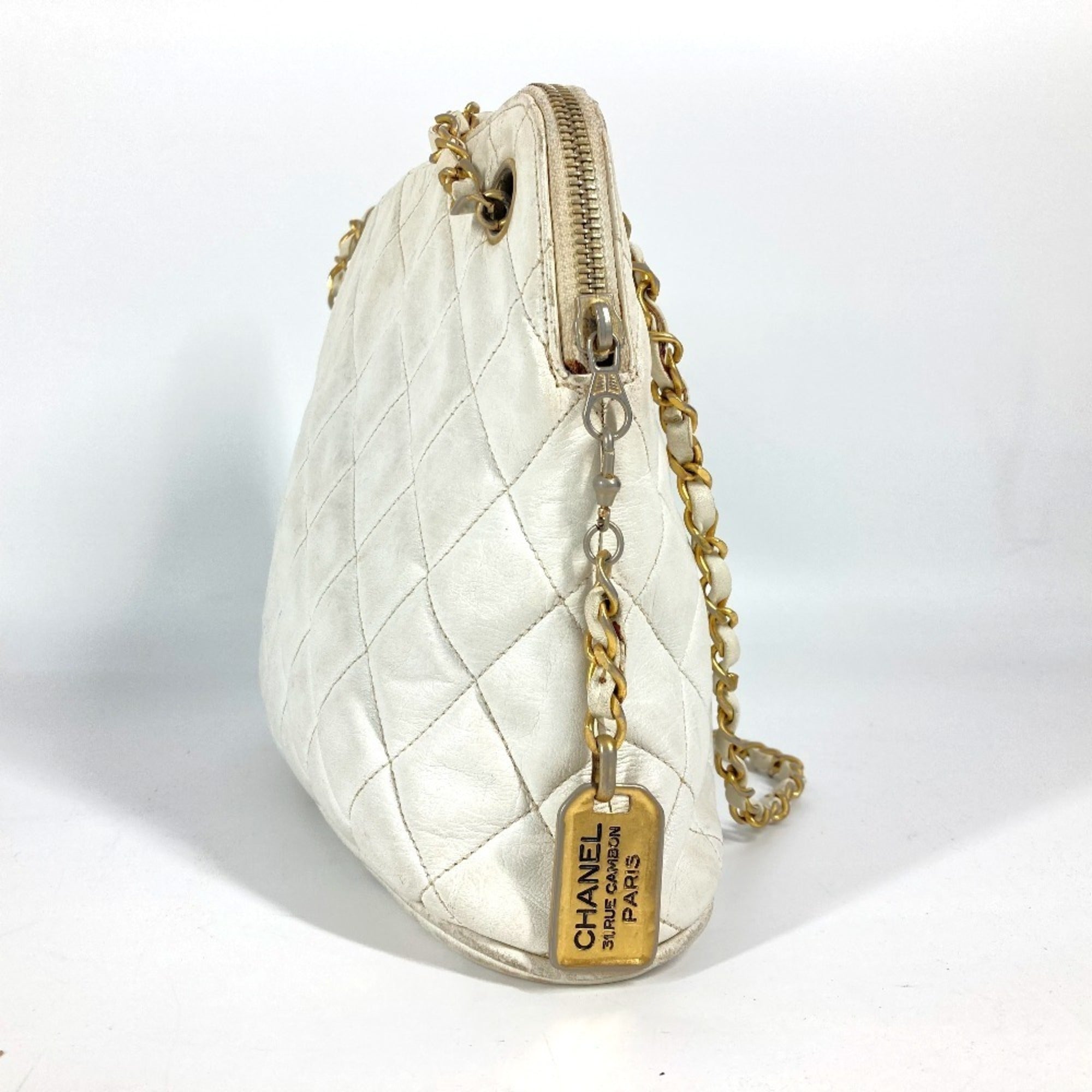 Chanel White Leather Shoulder Bag (Pre-Owned)