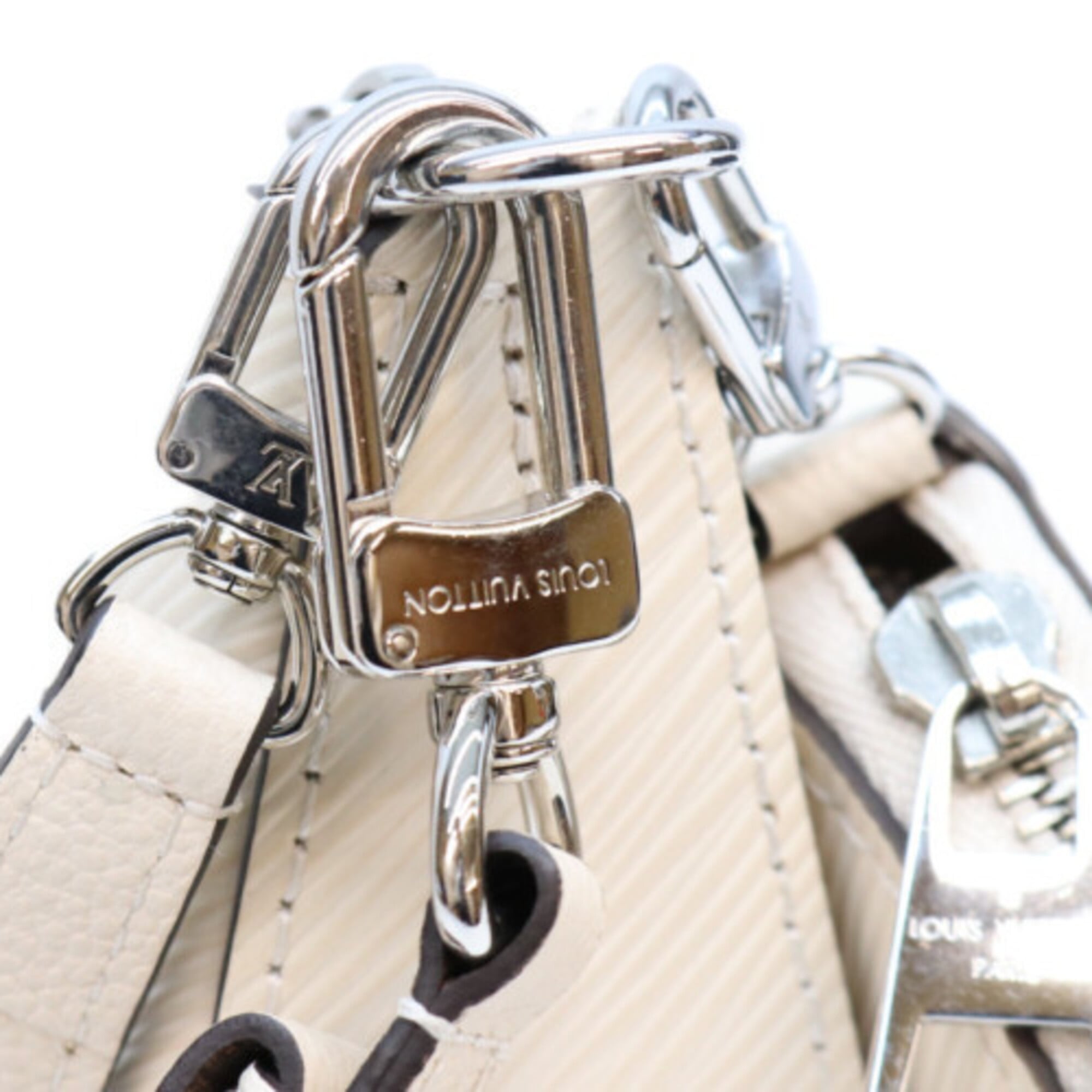 Louis Vuitton Ivory Epi Leather Shoulder Bag (Pre-Owned)