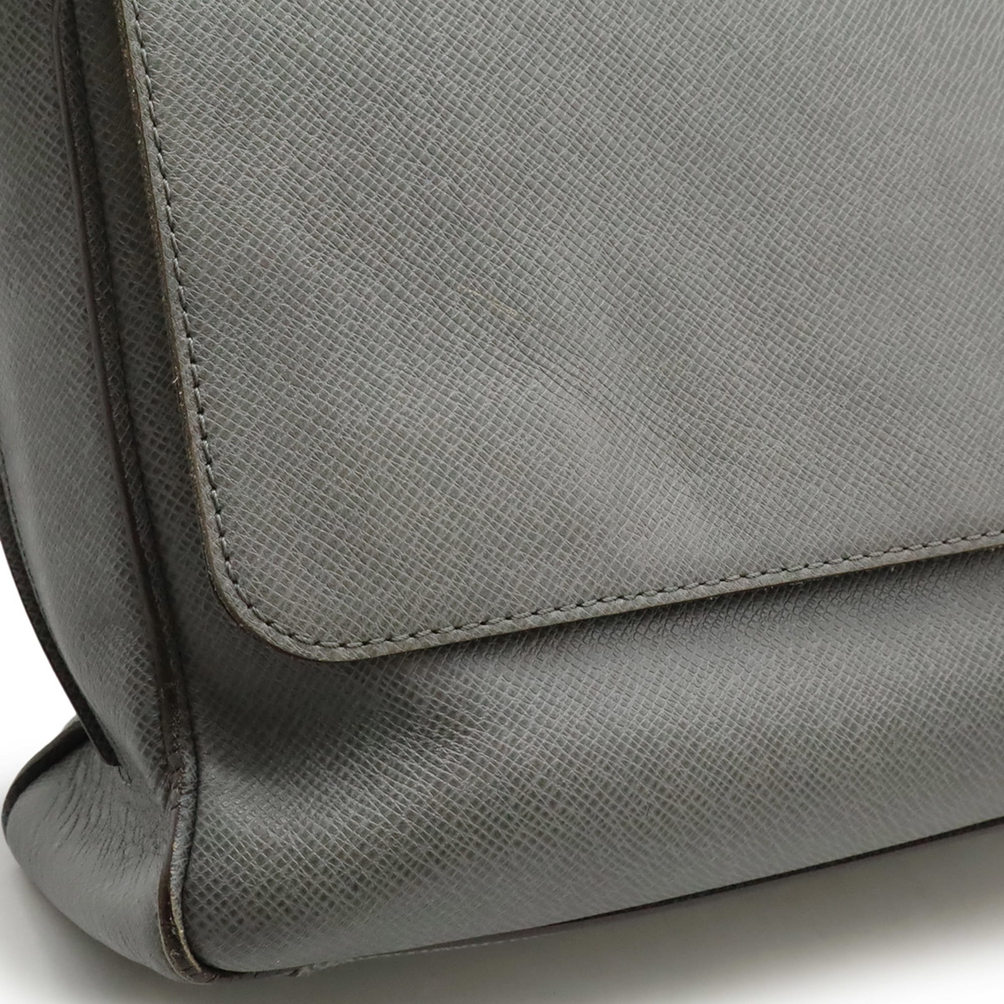 Louis Vuitton Gray Leather Handbag Shoulder Bag (Pre-Owned)