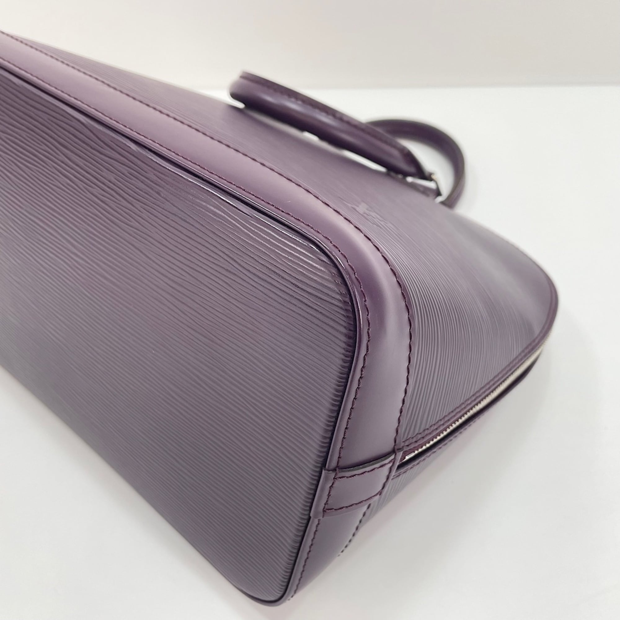 Louis Vuitton Purple Handbag (Pre-Owned)