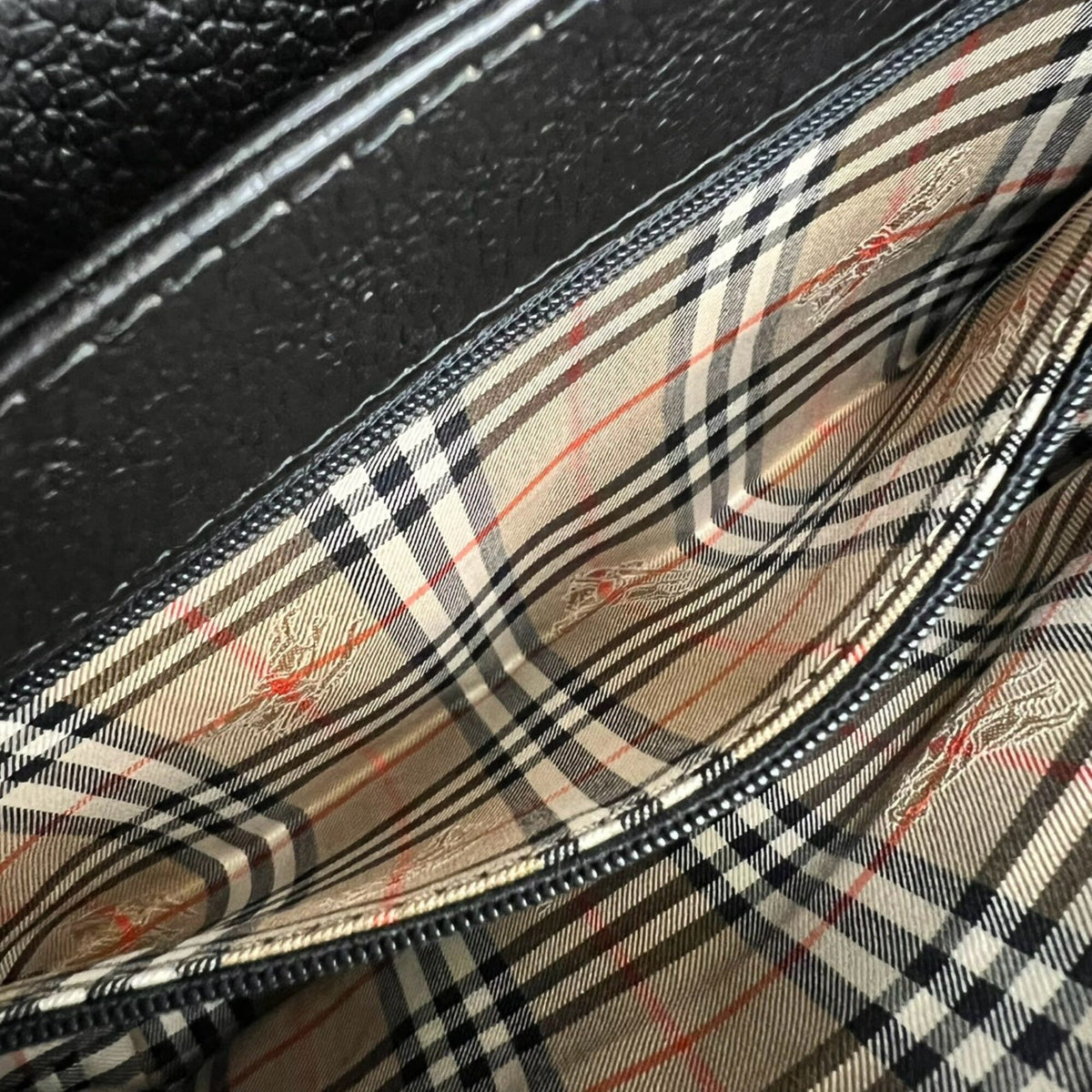 Burberry Black Leather Shoulder Bag (Pre-Owned)