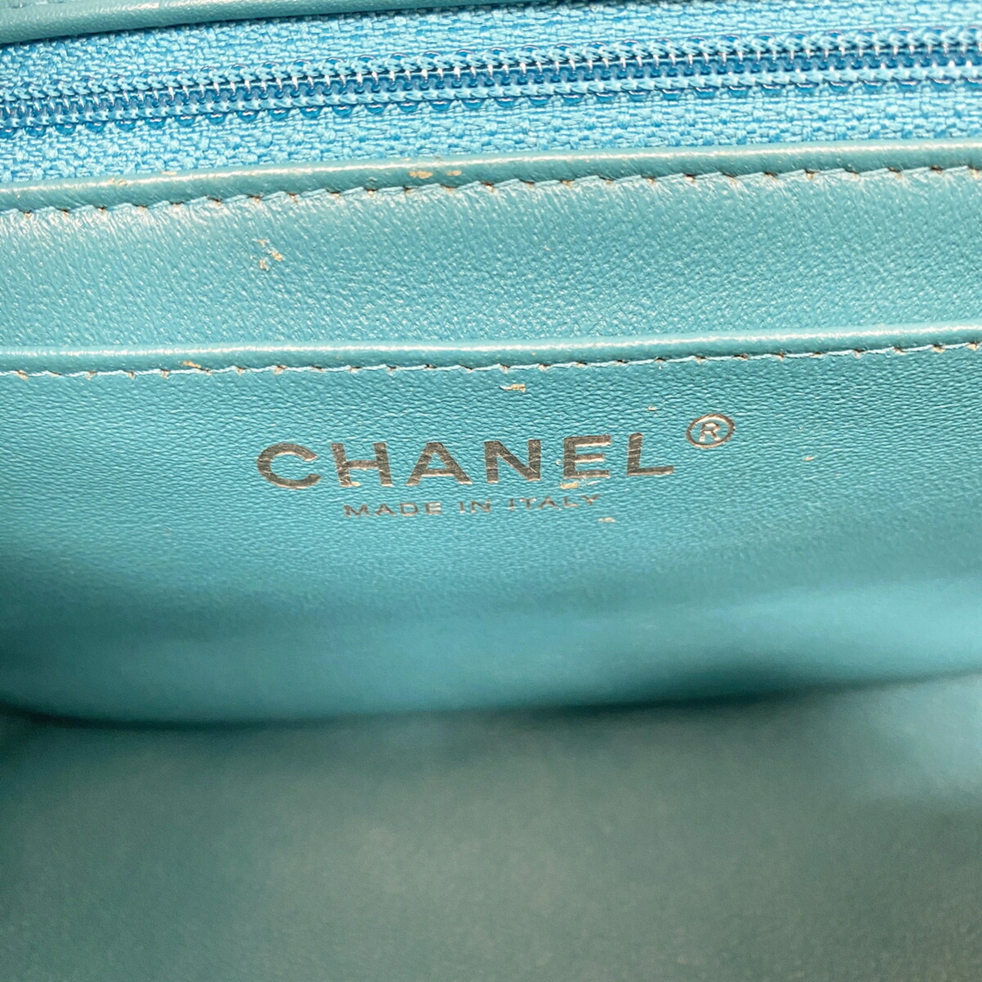 Chanel Blue Patent Leather Shoulder Bag (Pre-Owned)