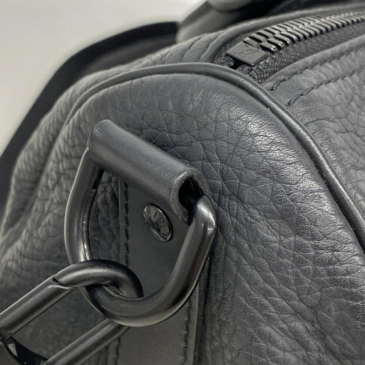 Louis Vuitton Black Handbag (Pre-Owned)