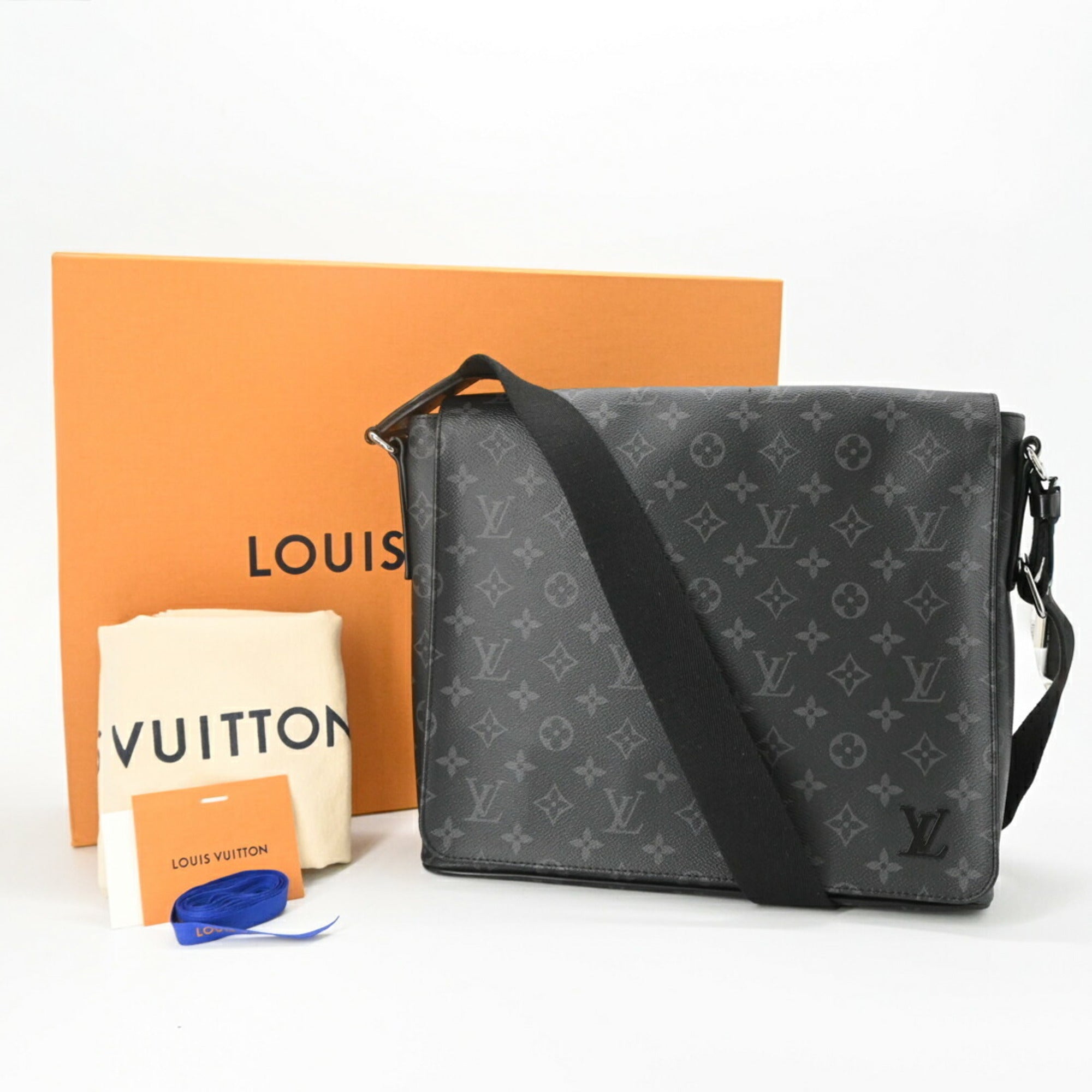 Louis Vuitton Black Monogram Eclipse Messenger Bag Shoulder Bag (Pre-Owned)