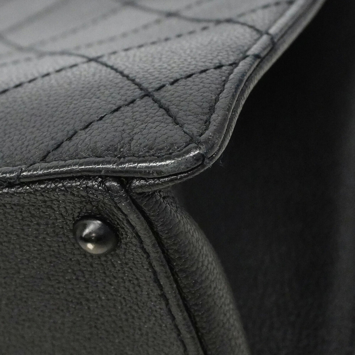 Chanel Black Grained Calfskin Tote Bag (Pre-Owned)