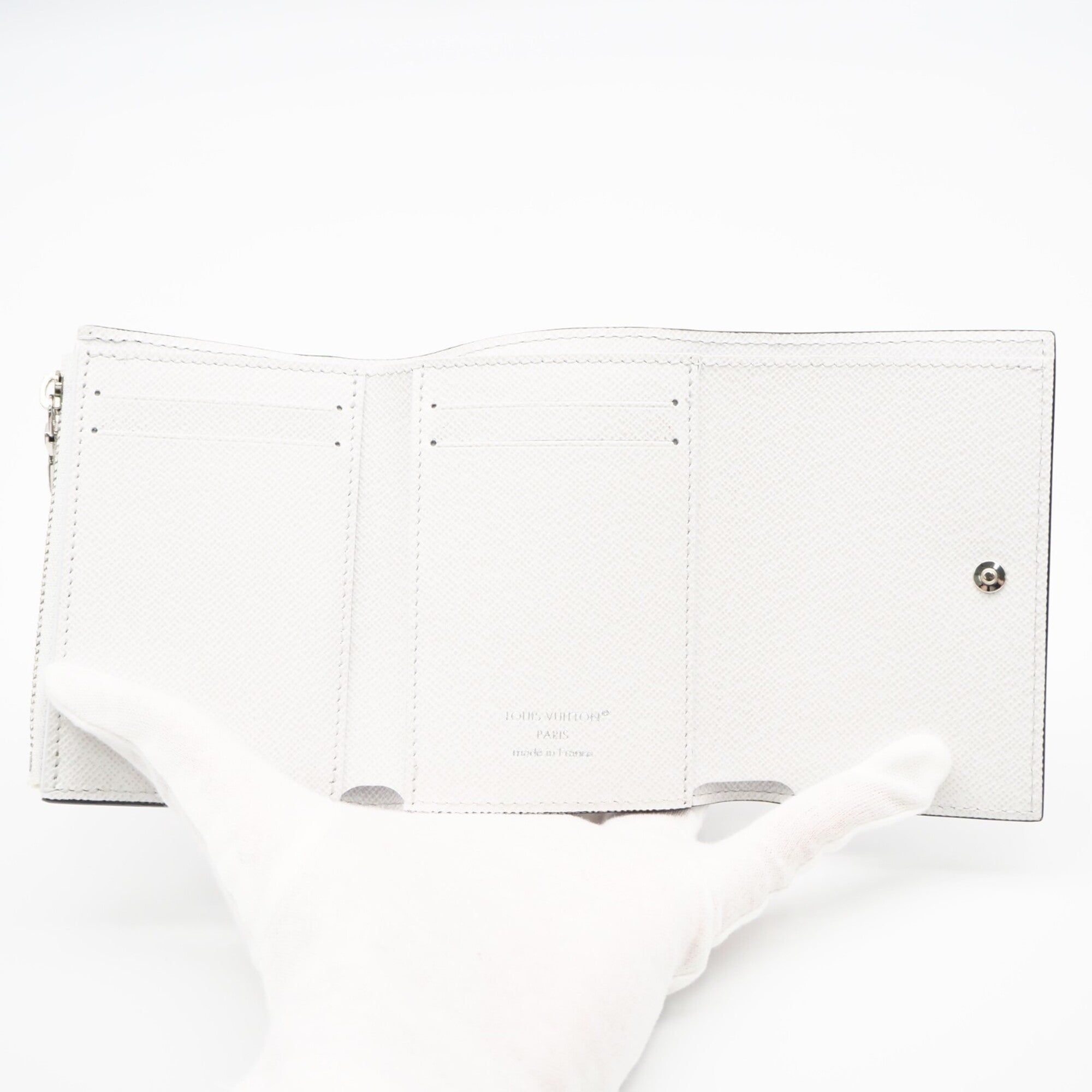 Louis Vuitton Taigarama Gray White Coated Canvas Leather Wallet (Tri-Fold) (Pre-Owned)