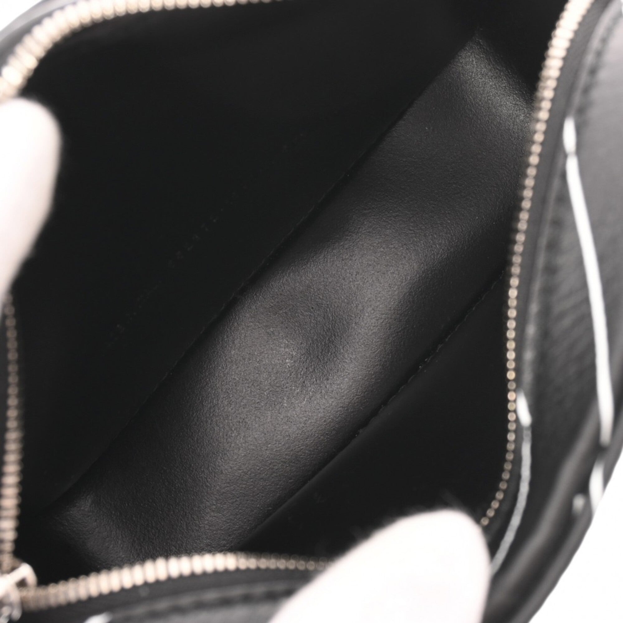 Balenciaga Black Leather Shoulder Bag (Pre-Owned)