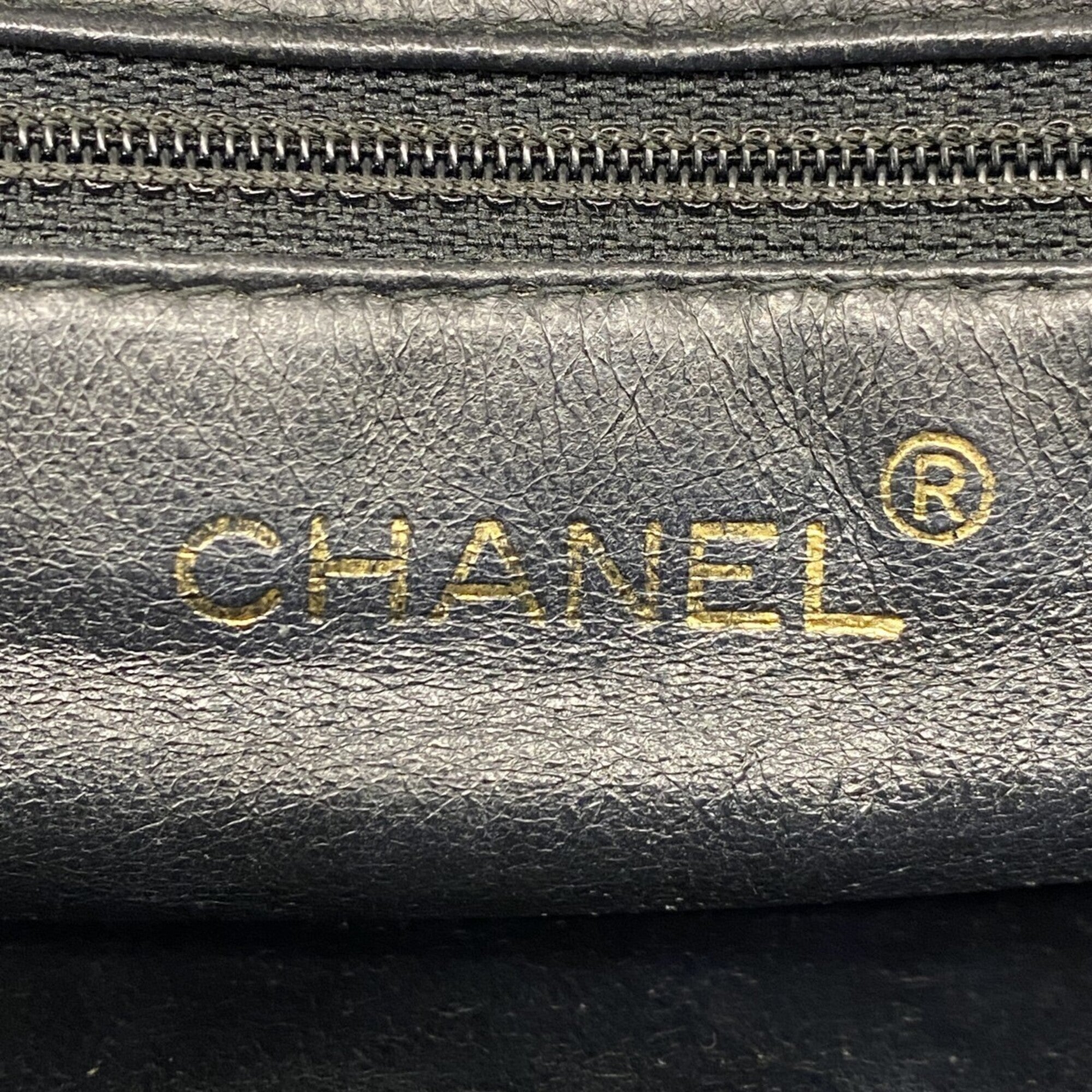 Chanel Black Leather Handbag (Pre-Owned)