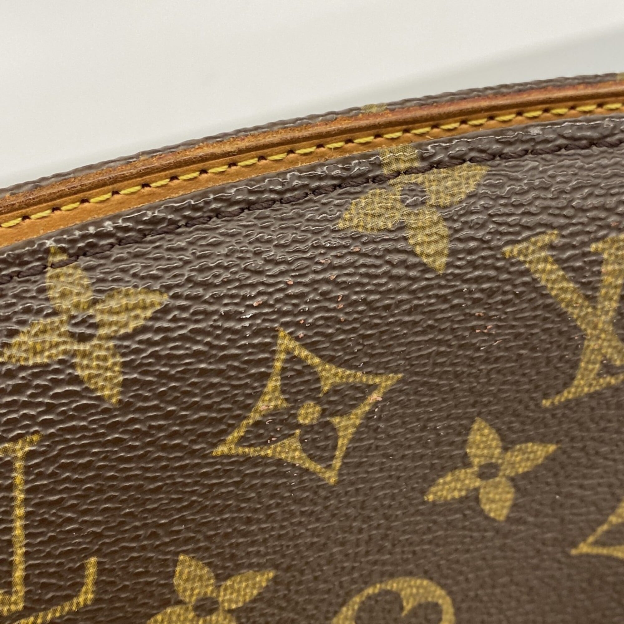 Louis Vuitton Brown Shoulder Bag (Pre-Owned)