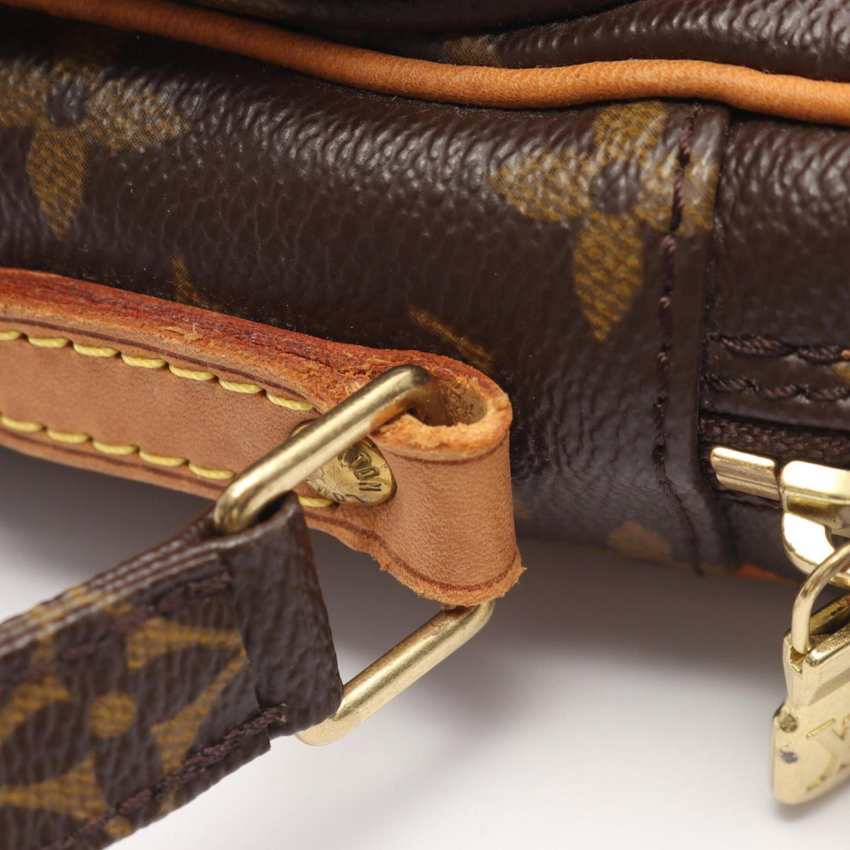 Louis Vuitton Brown Coated Canvas Monogram Leather Handbag Shoulder Bag (Pre-Owned)