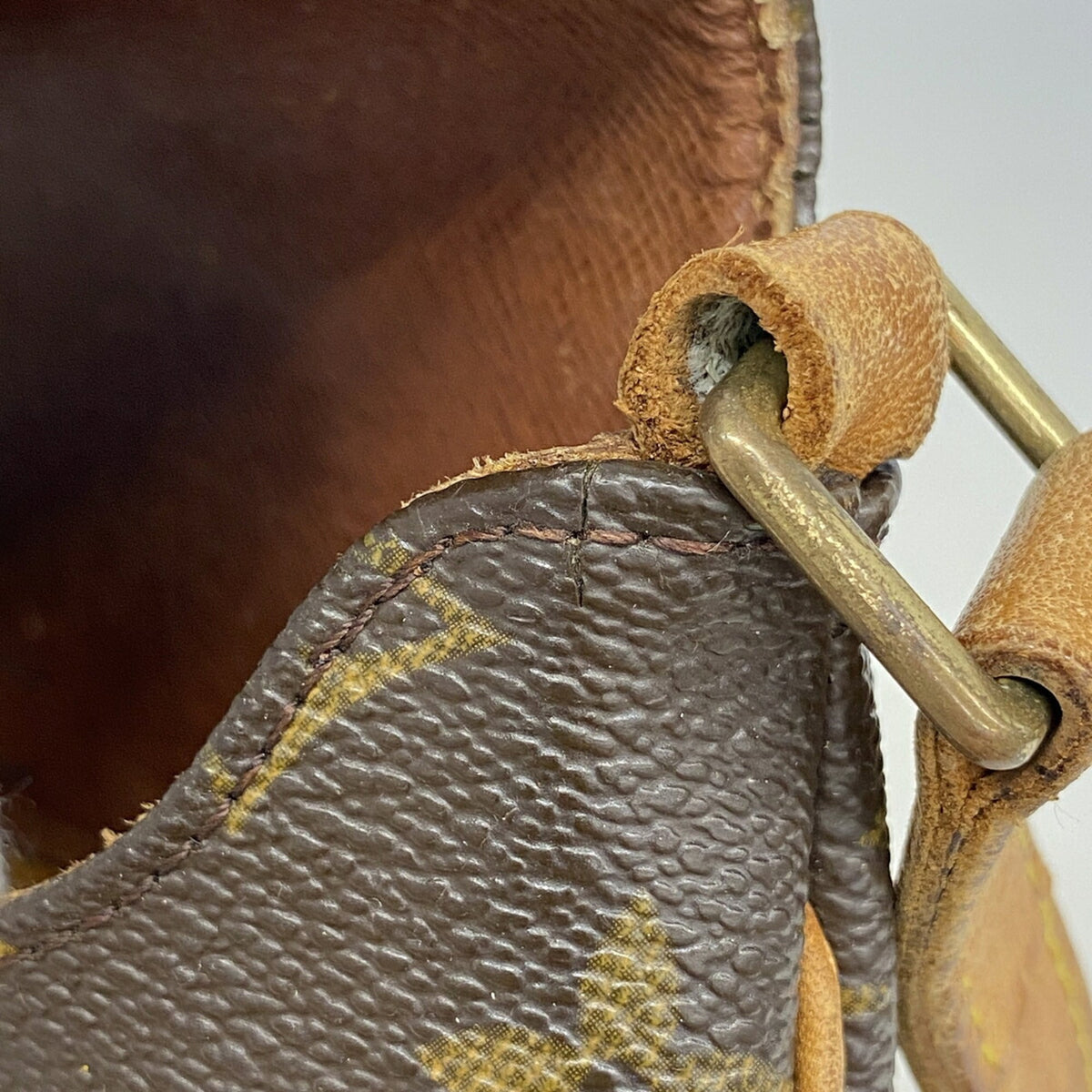 Louis Vuitton Brown Shoulder Bag (Pre-Owned)
