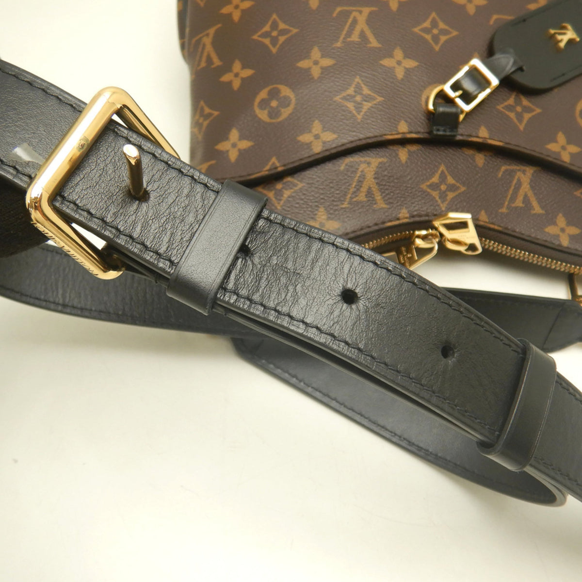 Louis Vuitton Monogram Brown Monogram Shoulder Bag (Pre-Owned)