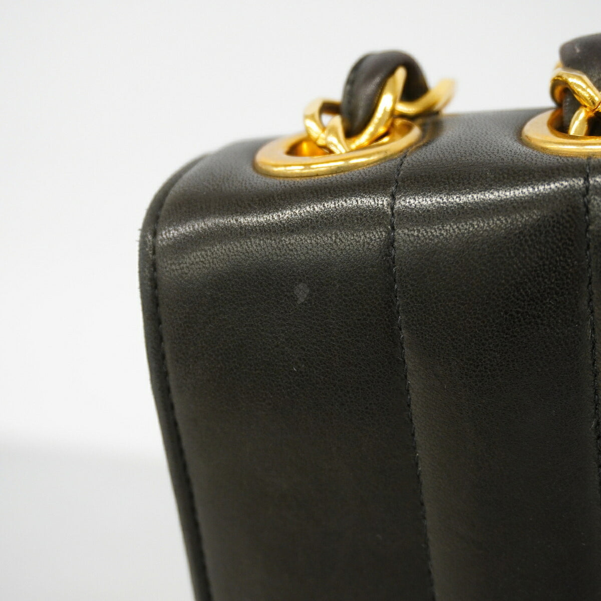 Chanel Black Leather Shoulder Bag (Pre-Owned)