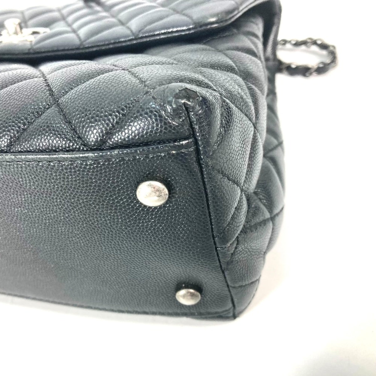 Chanel Black Leather Handbag (Pre-Owned)