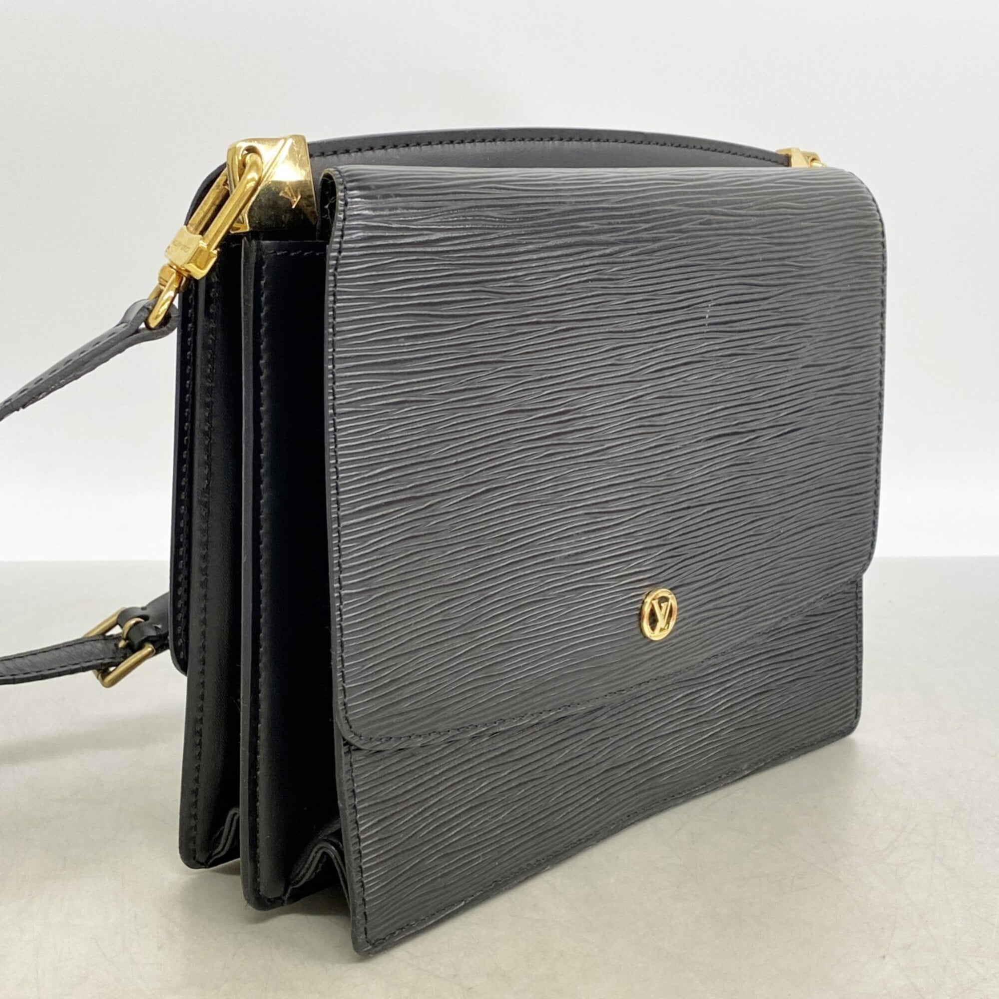 Louis Vuitton Noir Shoulder Bag (Pre-Owned)