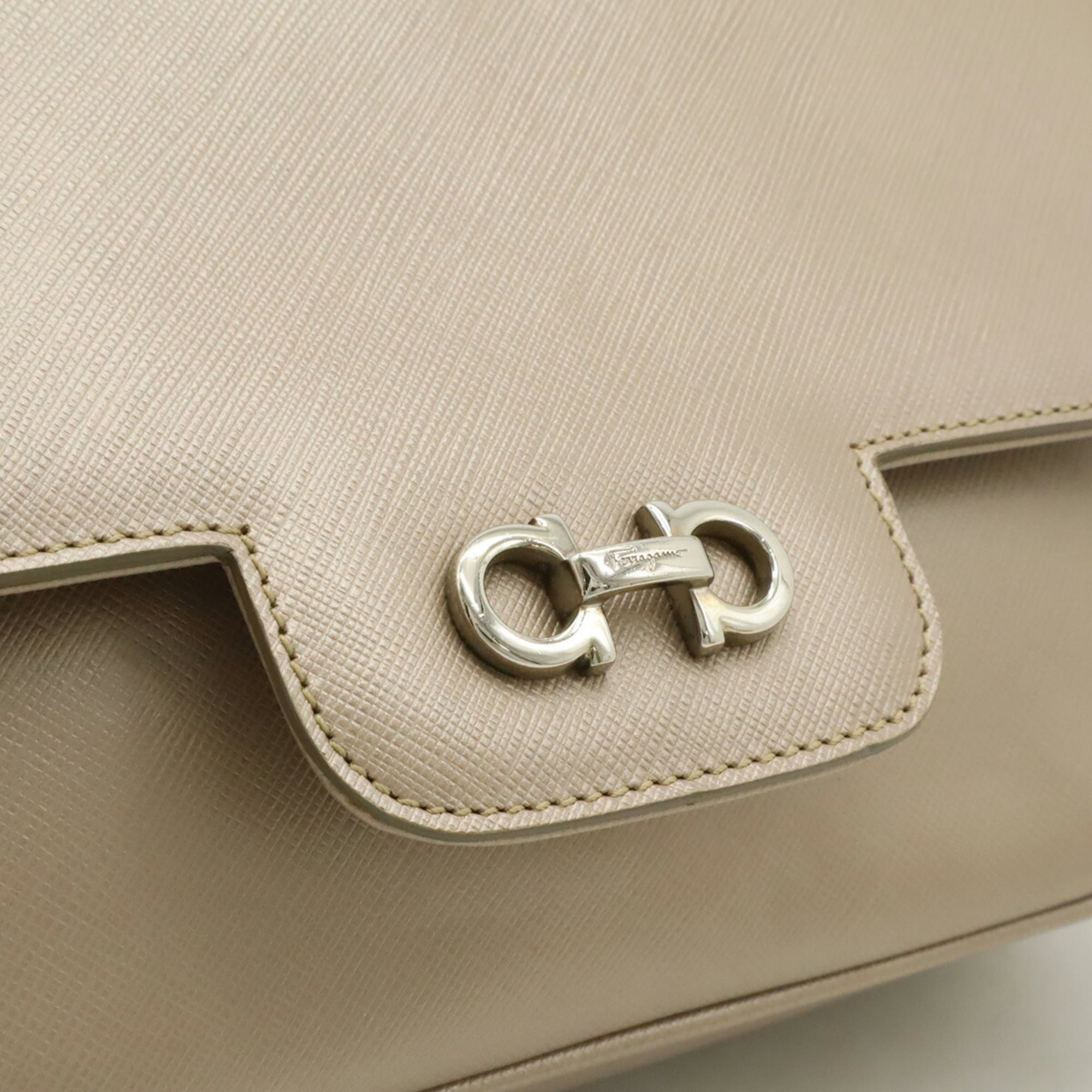 Salvatore Ferragamo Champagne Pink Leather Handbag (Pre-Owned)