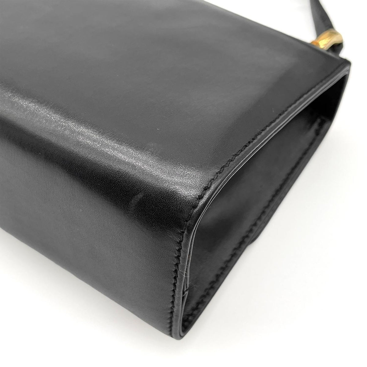 Salvatore Ferragamo Black Leather Shoulder Bag (Pre-Owned)