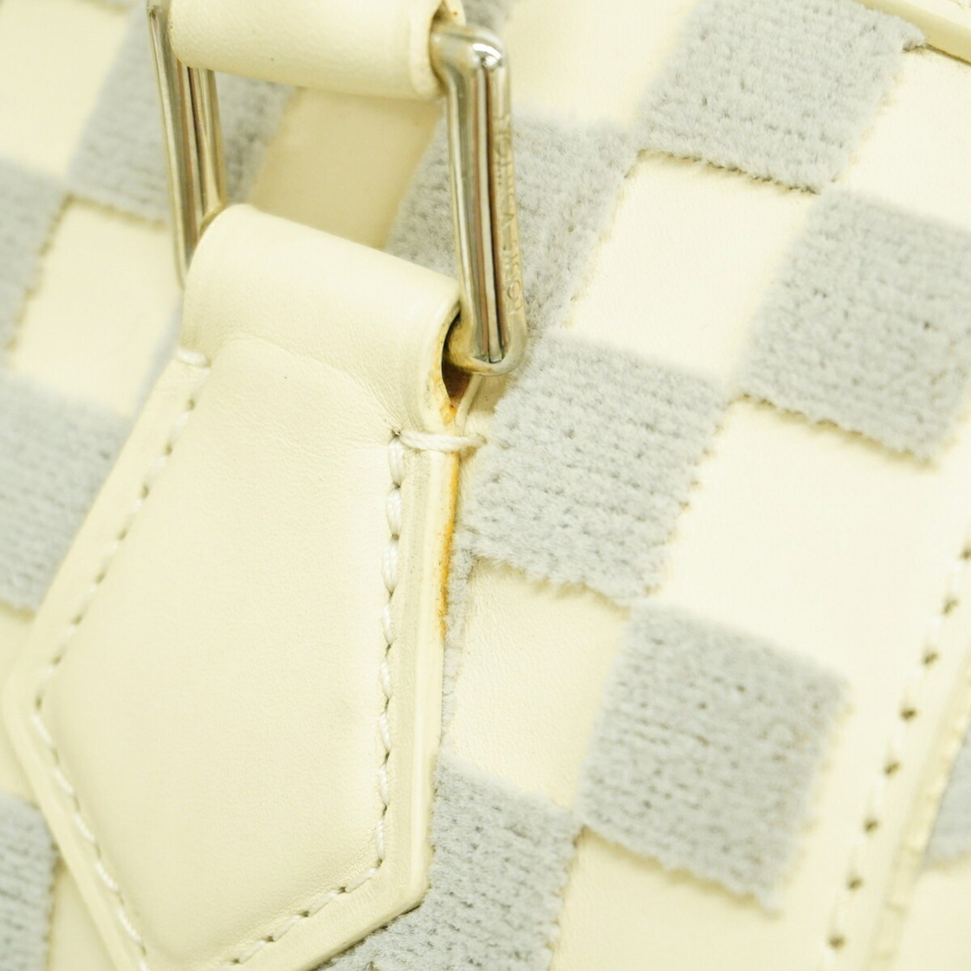 Louis Vuitton Gris Handbag (Pre-Owned)